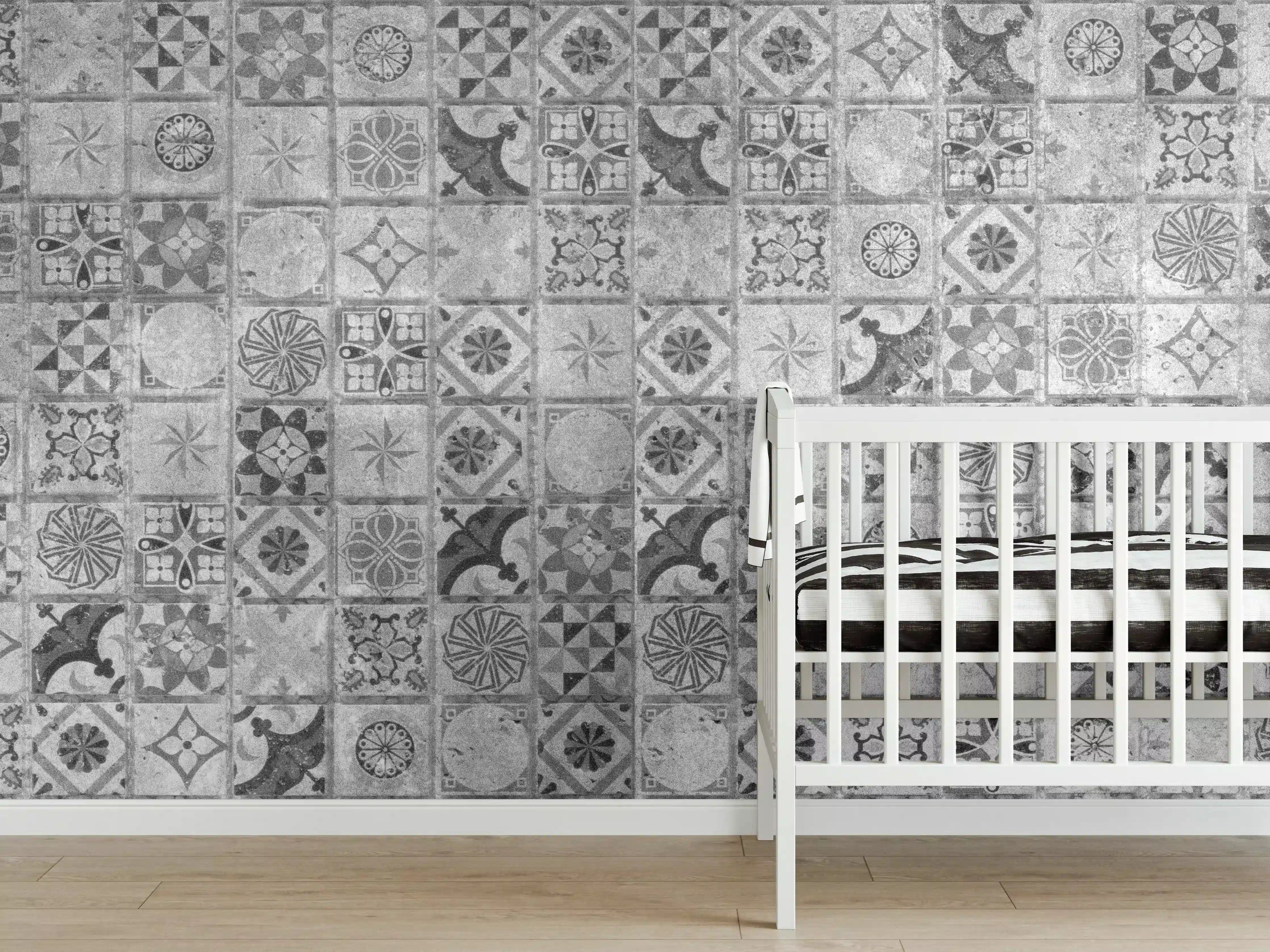Babyzimmer Wandgestaltung - Graue Mosaik-Fliesen mit geometrischen Mustern