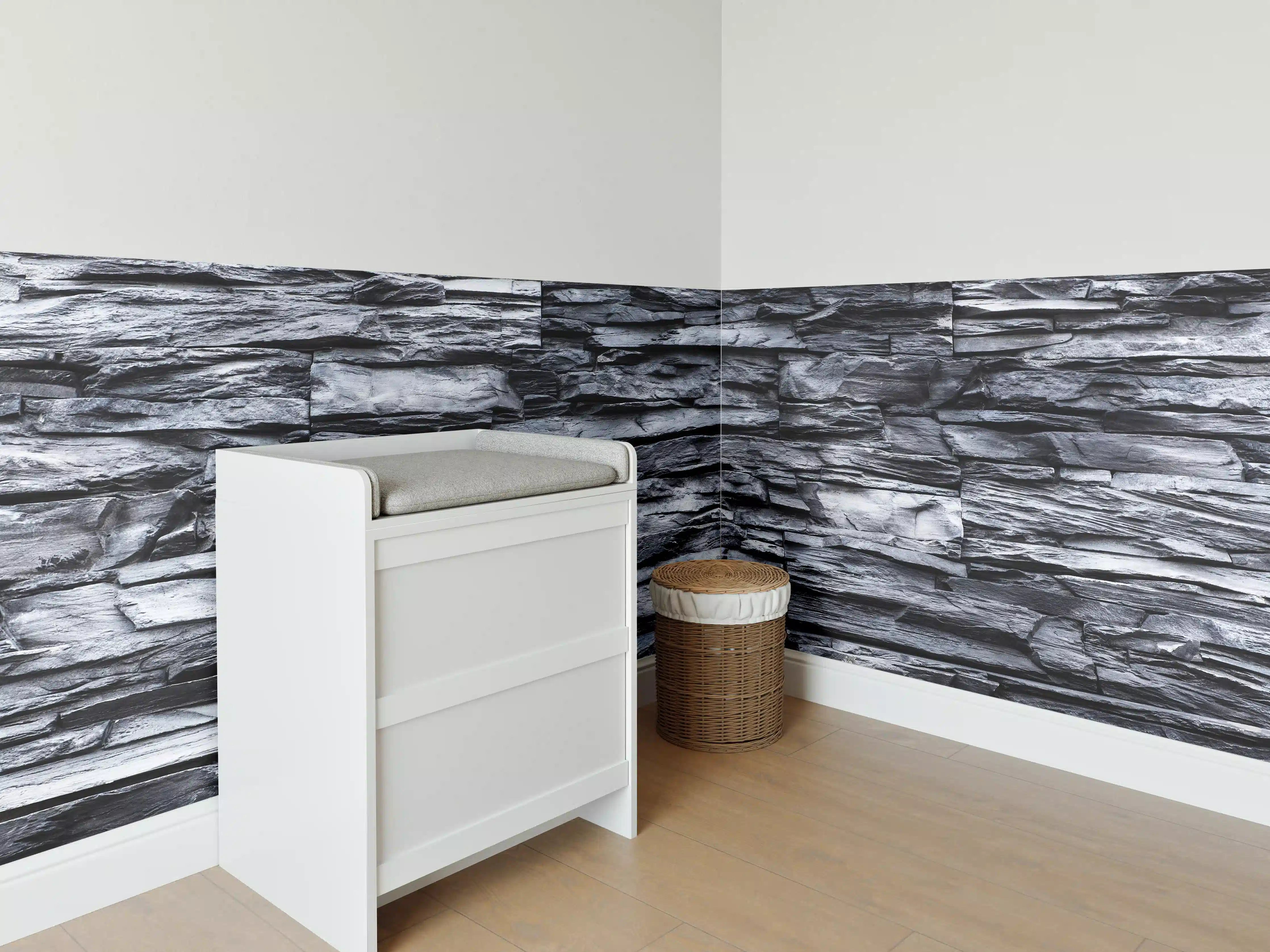 Babyzimmer Wandgestaltung - Graue Natursteinmauer mit Textur