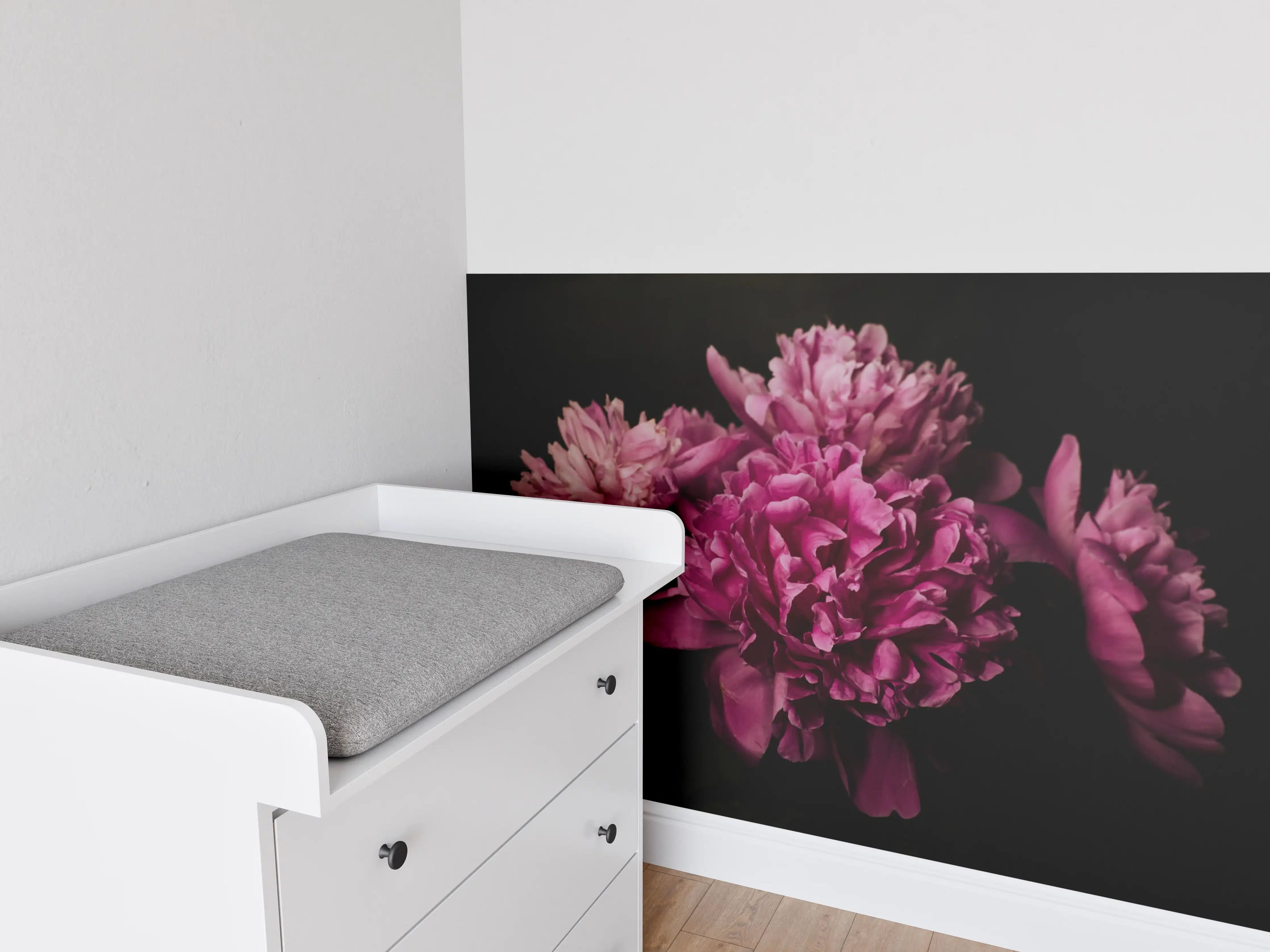 Babyzimmer Wandgestaltung - Graue Pfingstrosen im Schatten
