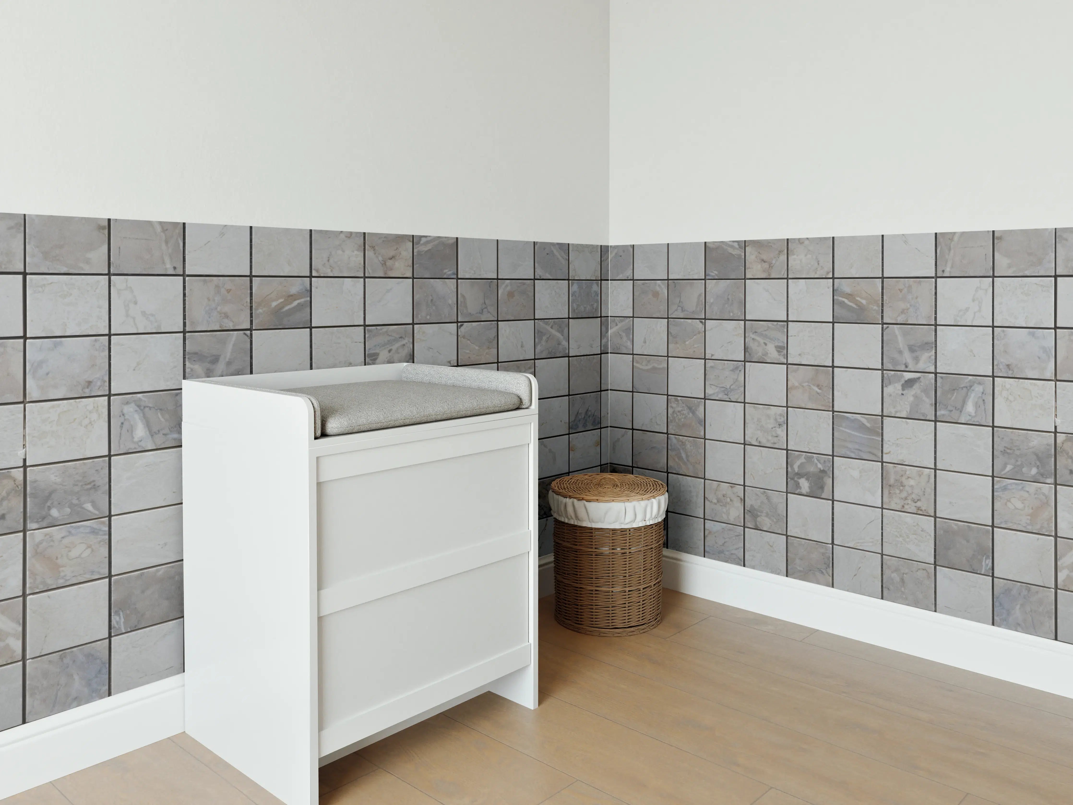 Babyzimmer Wandgestaltung - Graue Steinfliesen mit Marmoroptik