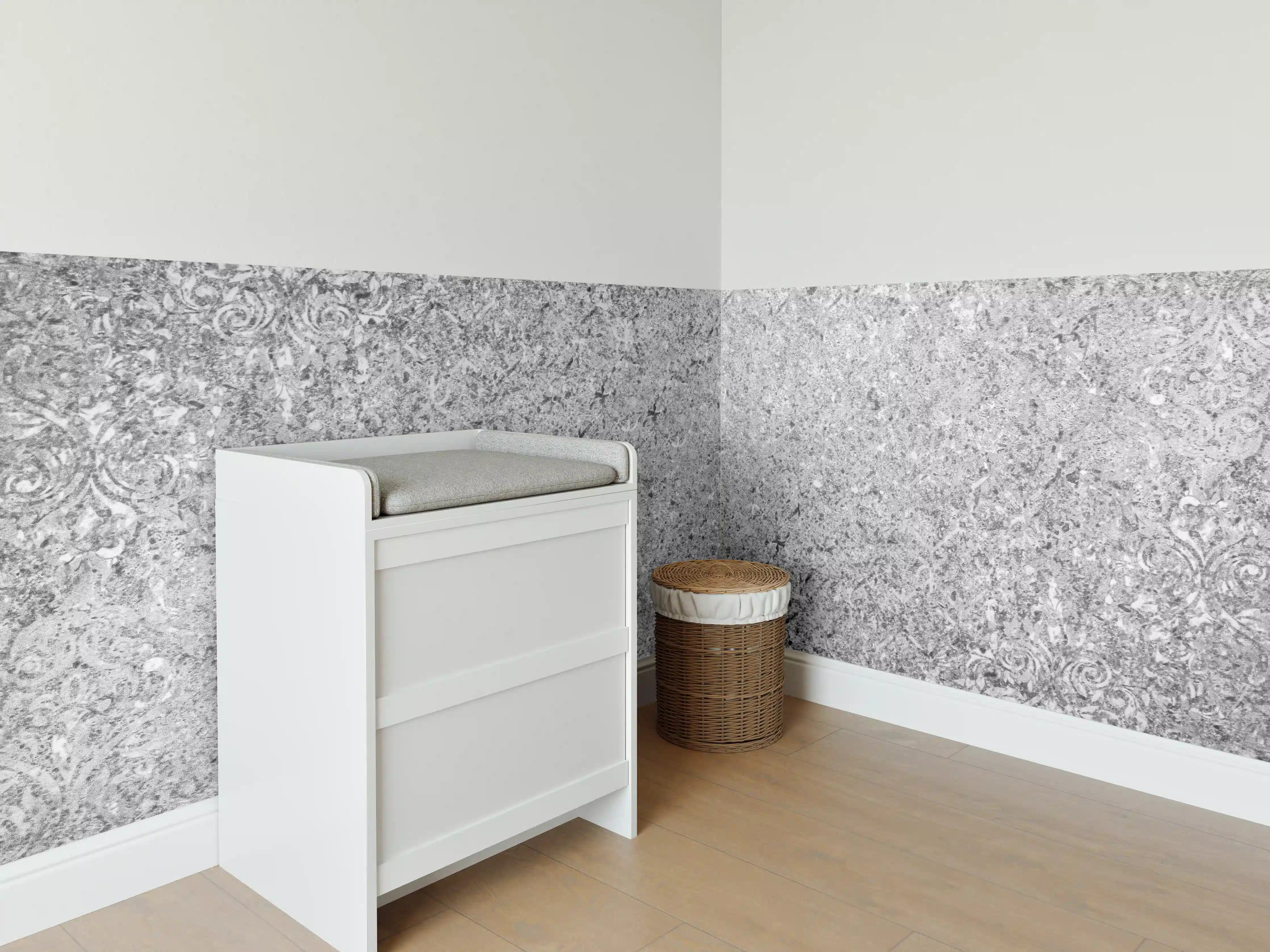 Babyzimmer Wandgestaltung - Graue schäbige Betonwand