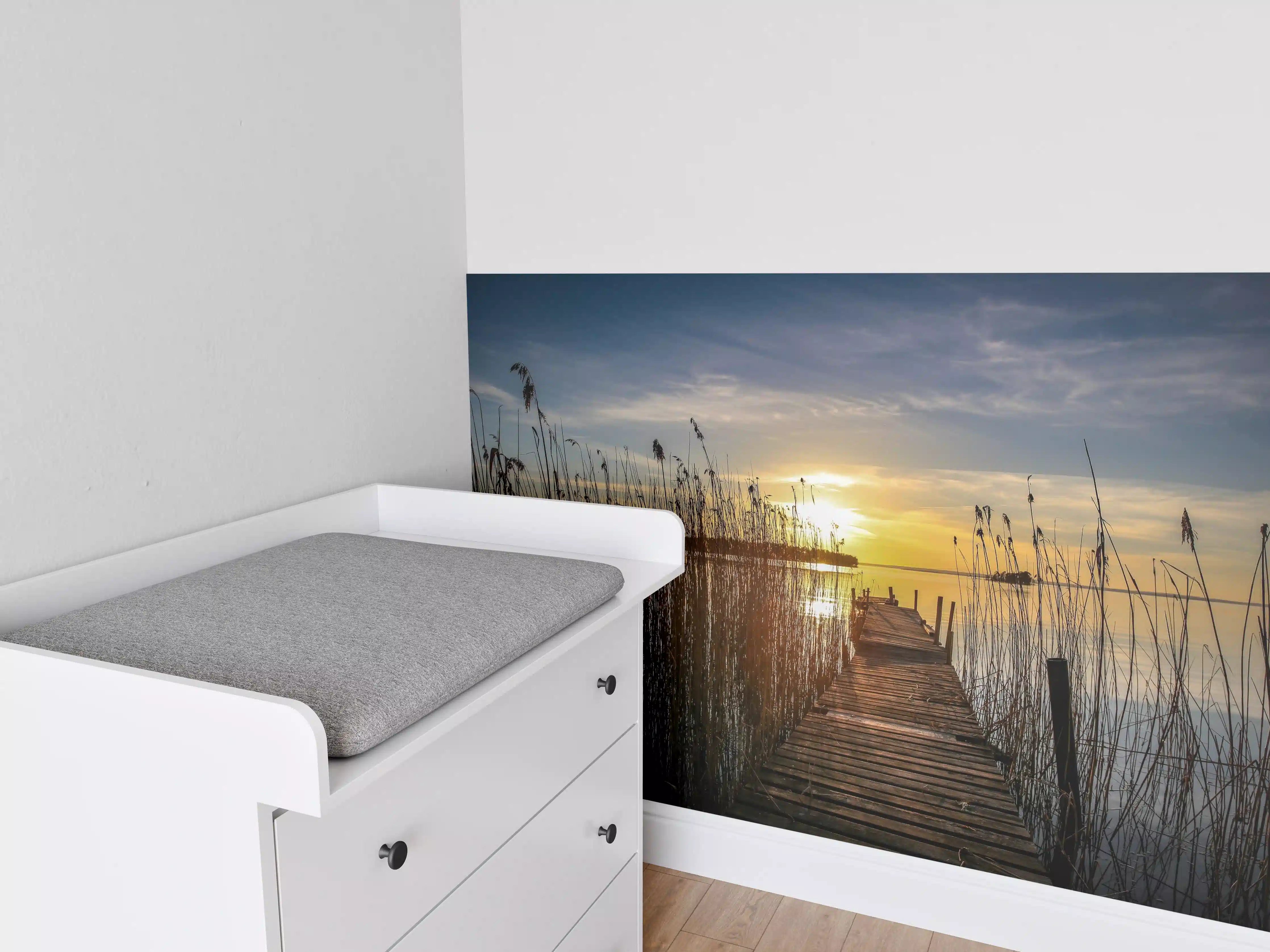 Babyzimmer Wandgestaltung - Grauer Abend am See