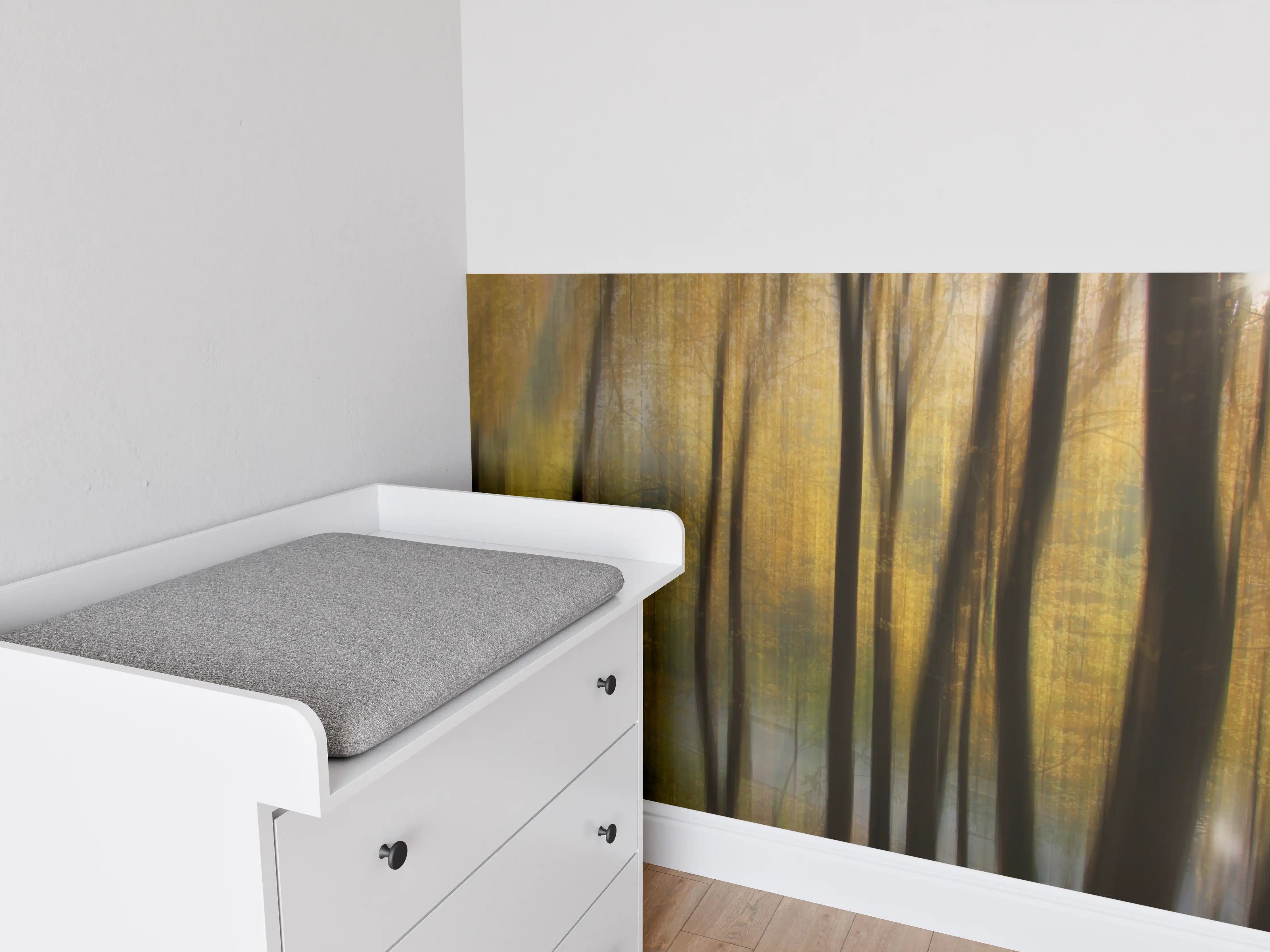 Babyzimmer Wandgestaltung - Grauer Herbstwald mit goldenem Glanz