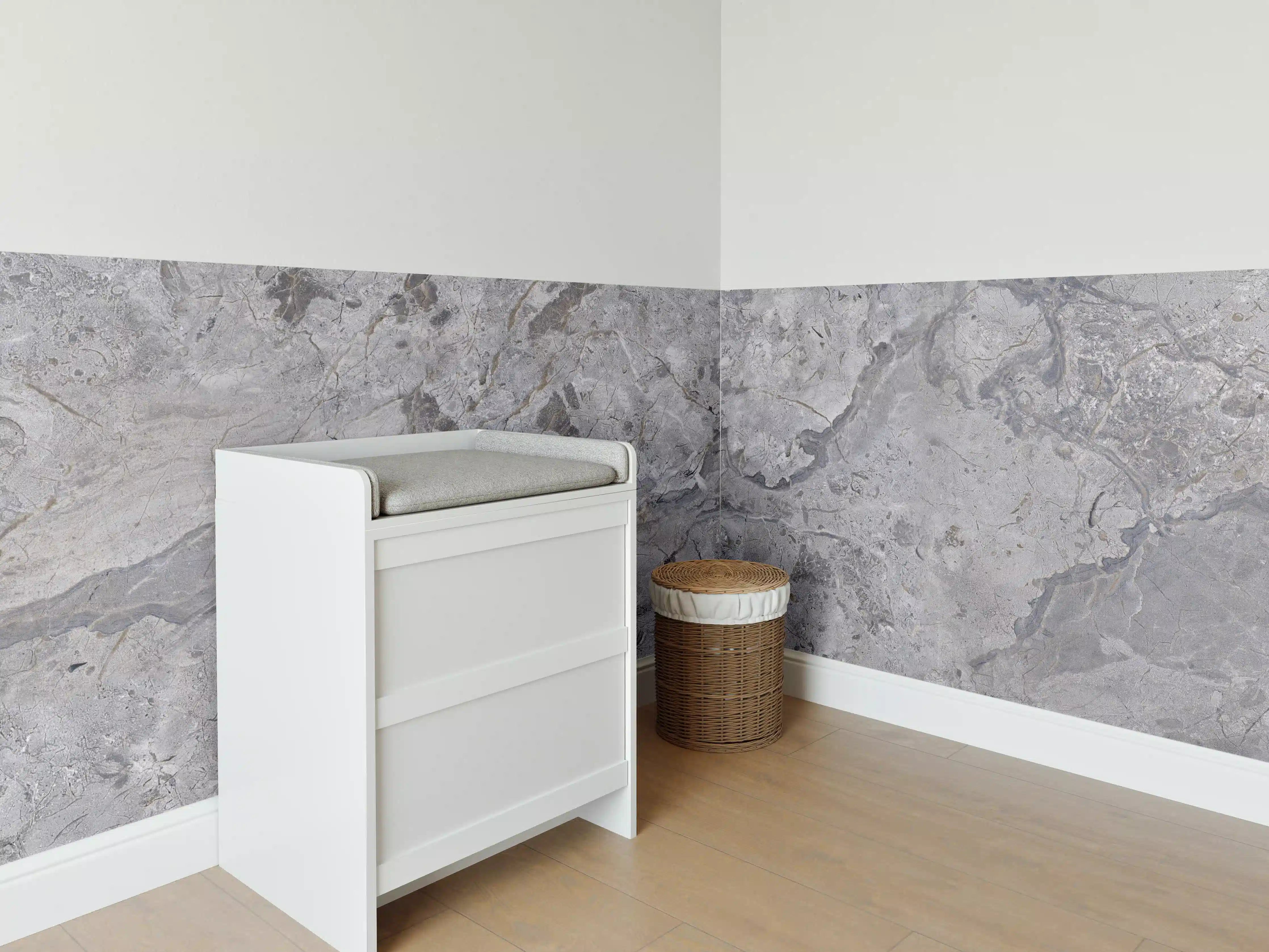 Babyzimmer Wandgestaltung - Grauer Marmor