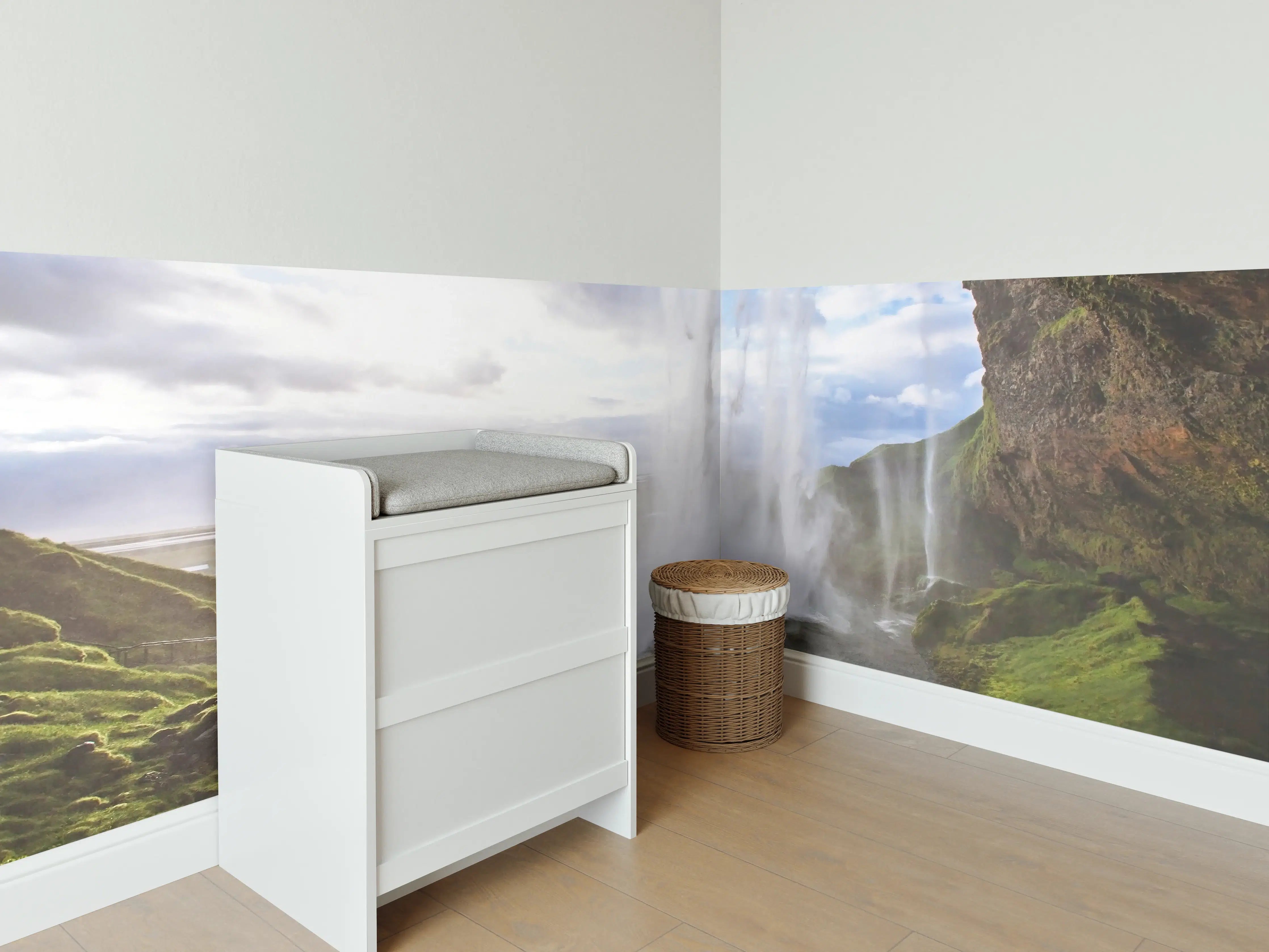 Babyzimmer Wandgestaltung - Grauer Wasserfall in Wildnis