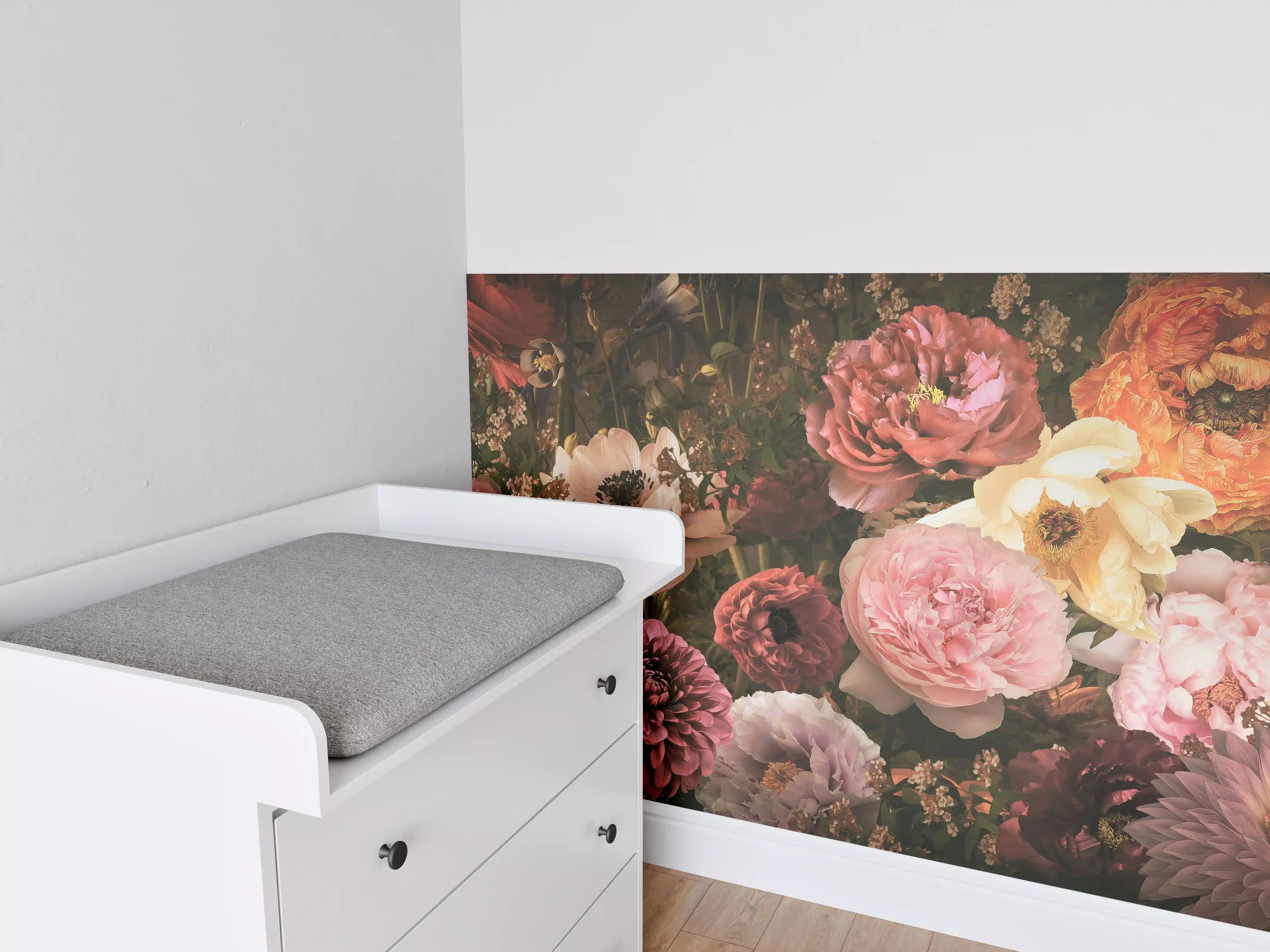Babyzimmer Wandgestaltung - Große Blumen im Vintage-Stil