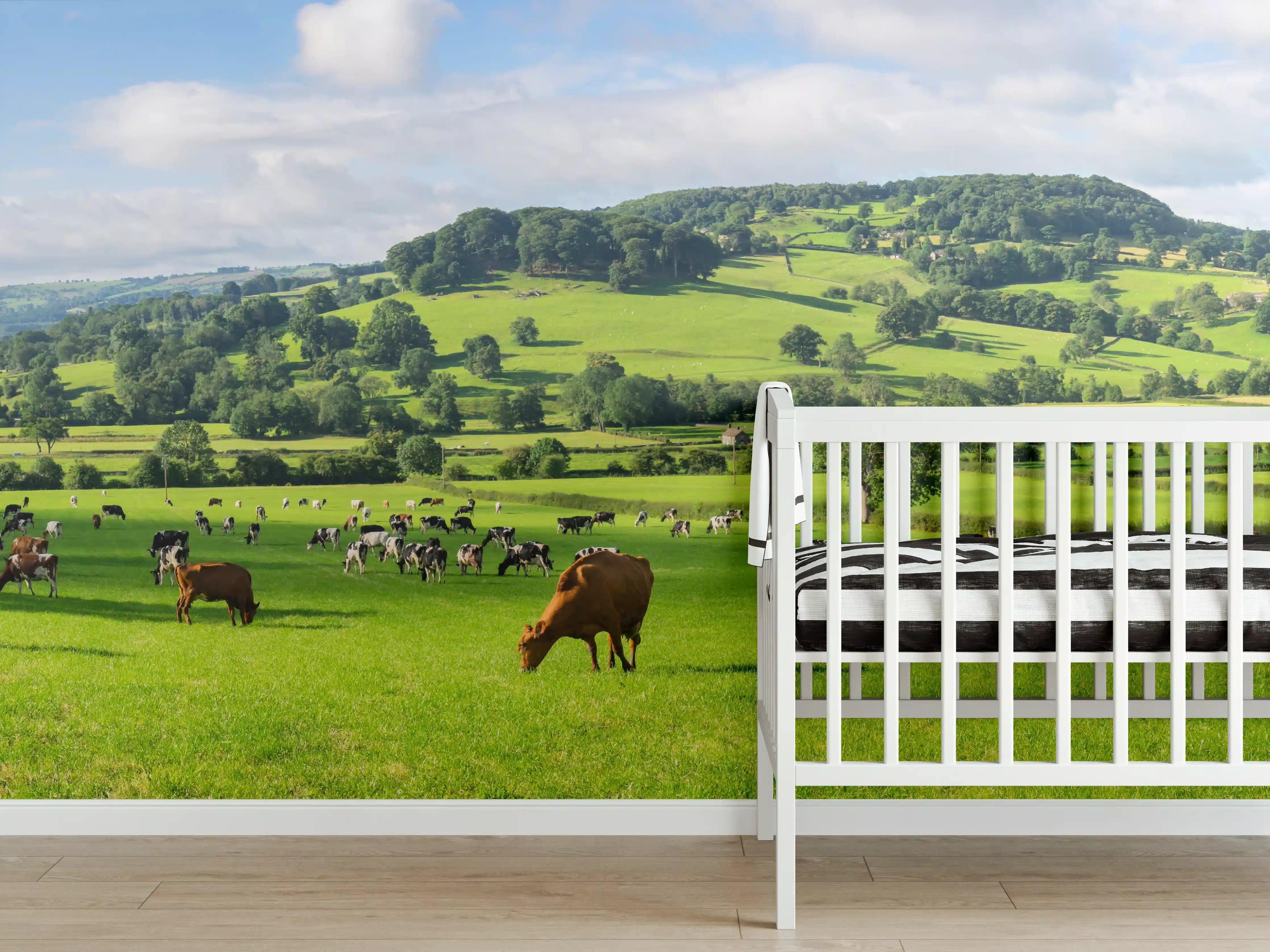 Babyzimmer Wandgestaltung - Grüne Weide mit Kühen