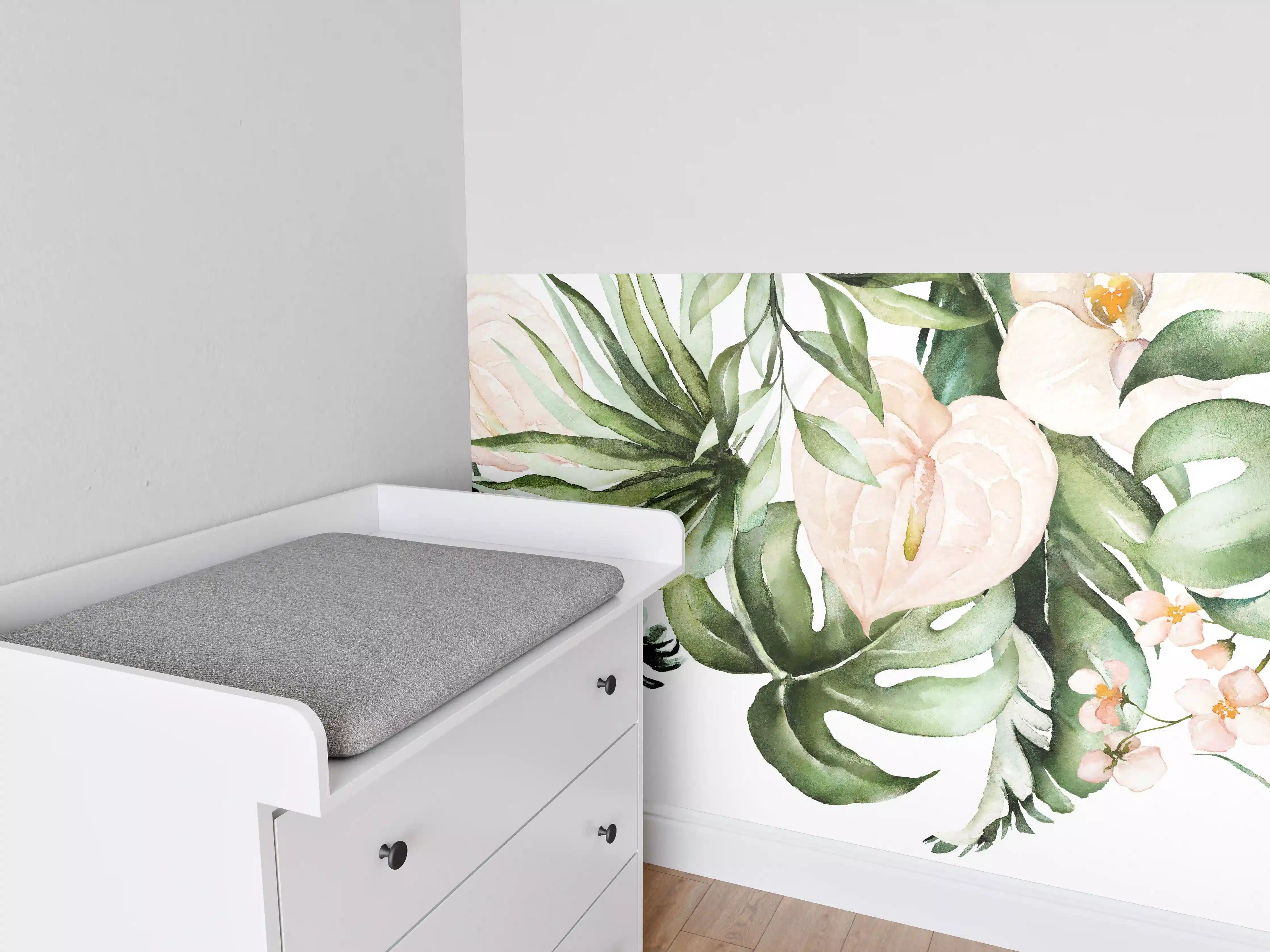 Babyzimmer Wandgestaltung - Grüne tropische Blätter mit Blüten