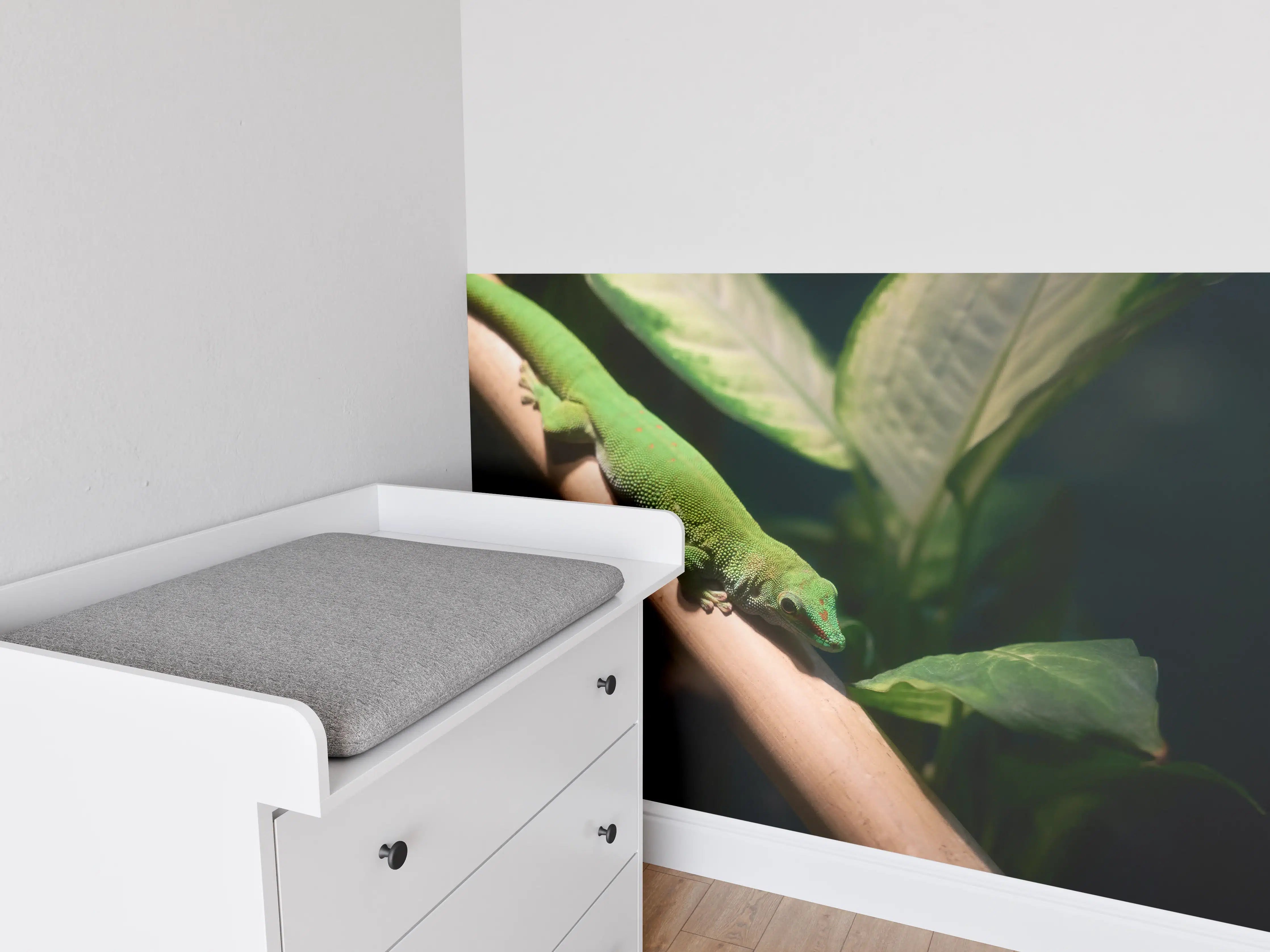Babyzimmer Wandgestaltung - Grünliche Eidechse