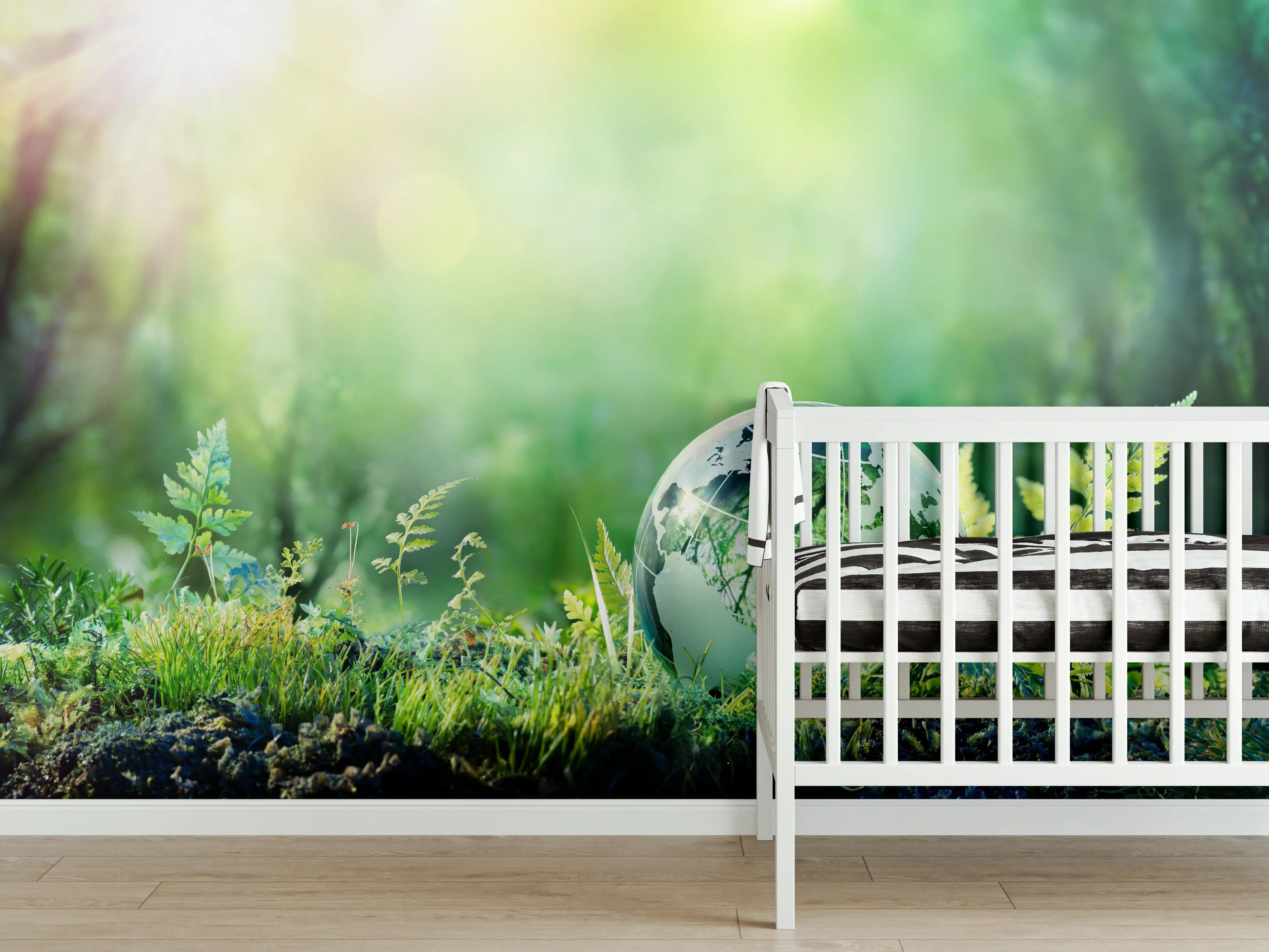 Babyzimmer Wandgestaltung - Grünlicher Globus im Wald