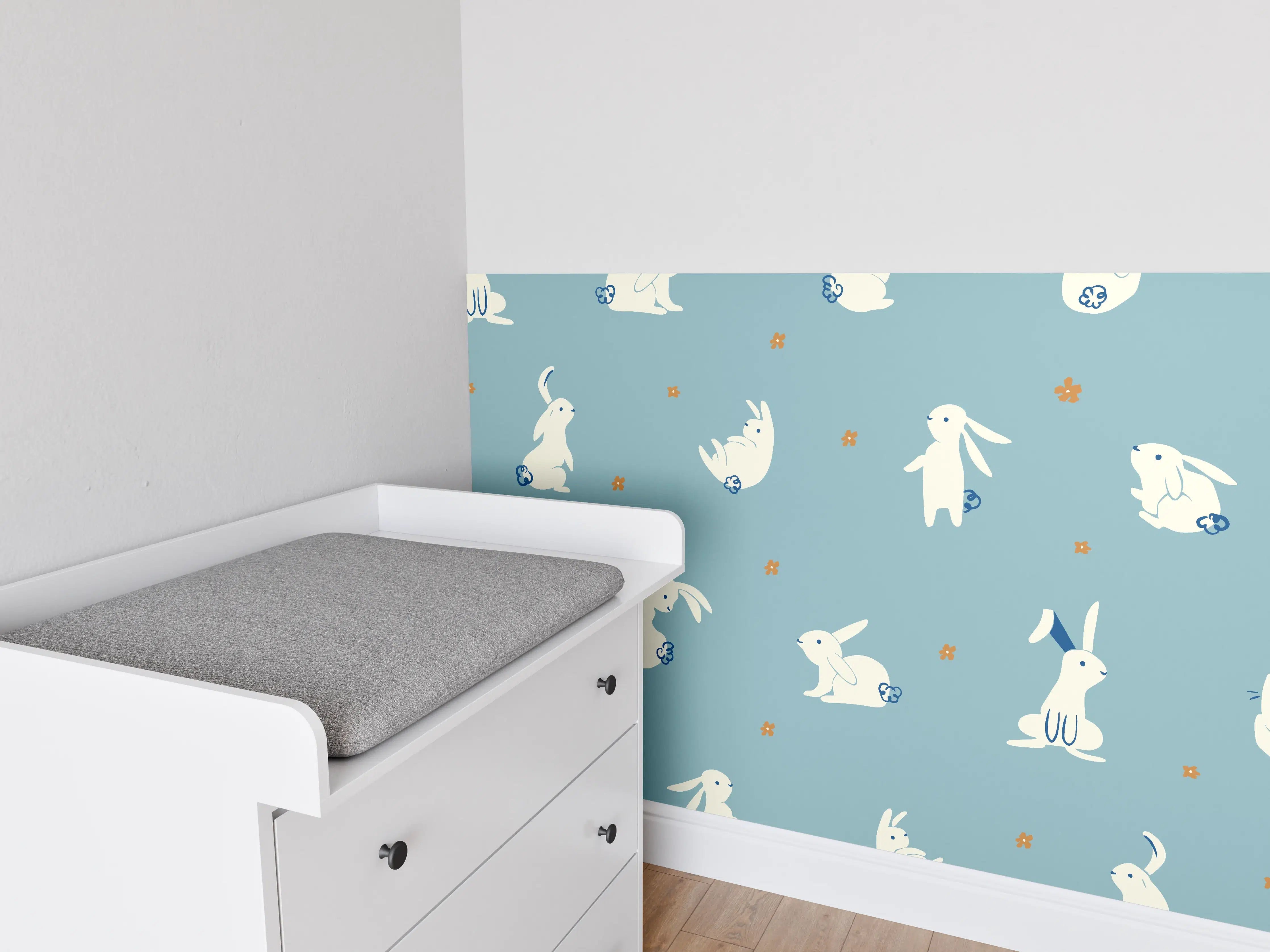 Babyzimmer Wandgestaltung - Häschen Muster Blauer Stoff