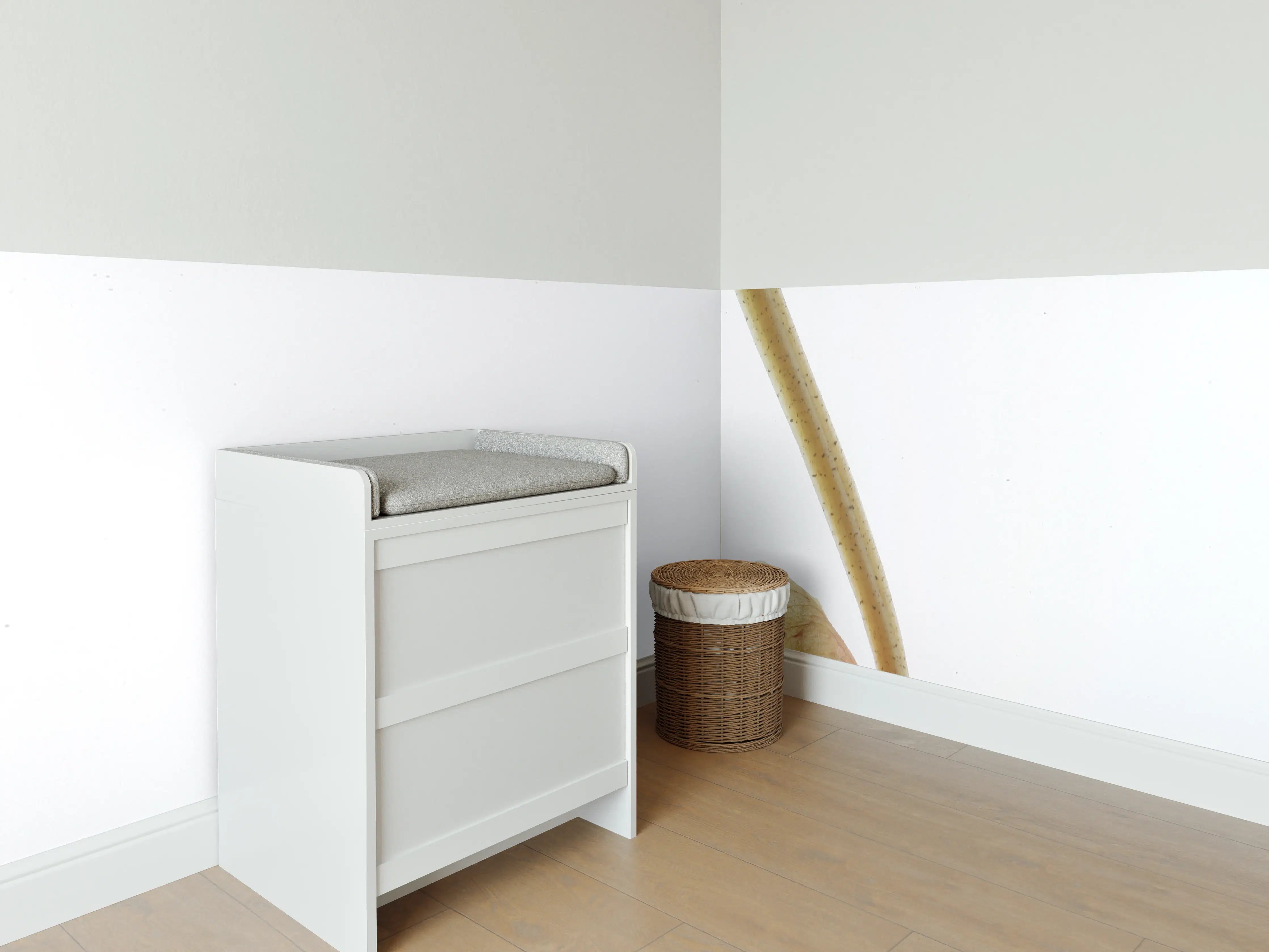 Babyzimmer Wandgestaltung - Helle Blume - Nahaufnahme