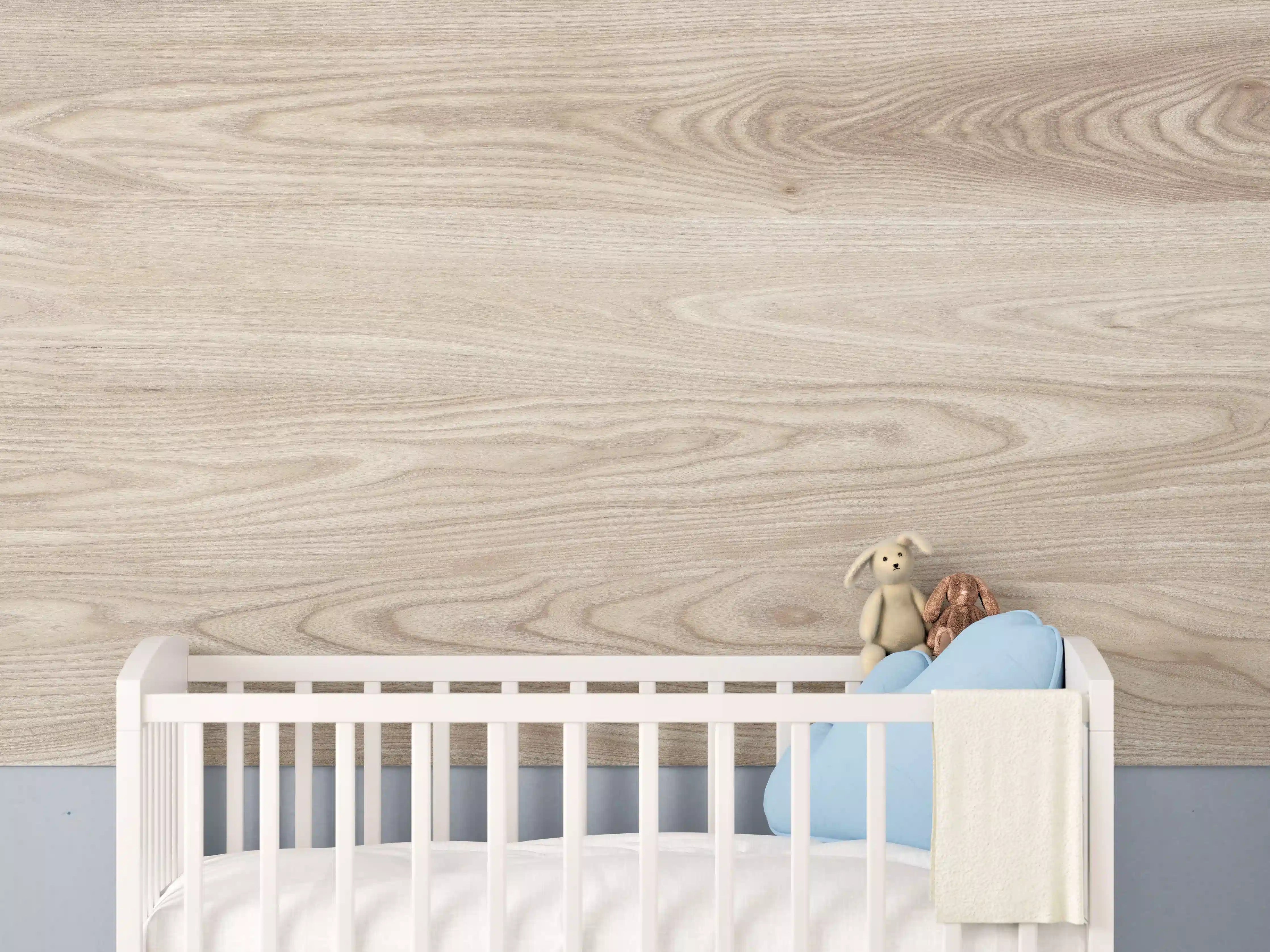 Babyzimmer Wandgestaltung - Helle Holzwand mit natürlicher Maserung