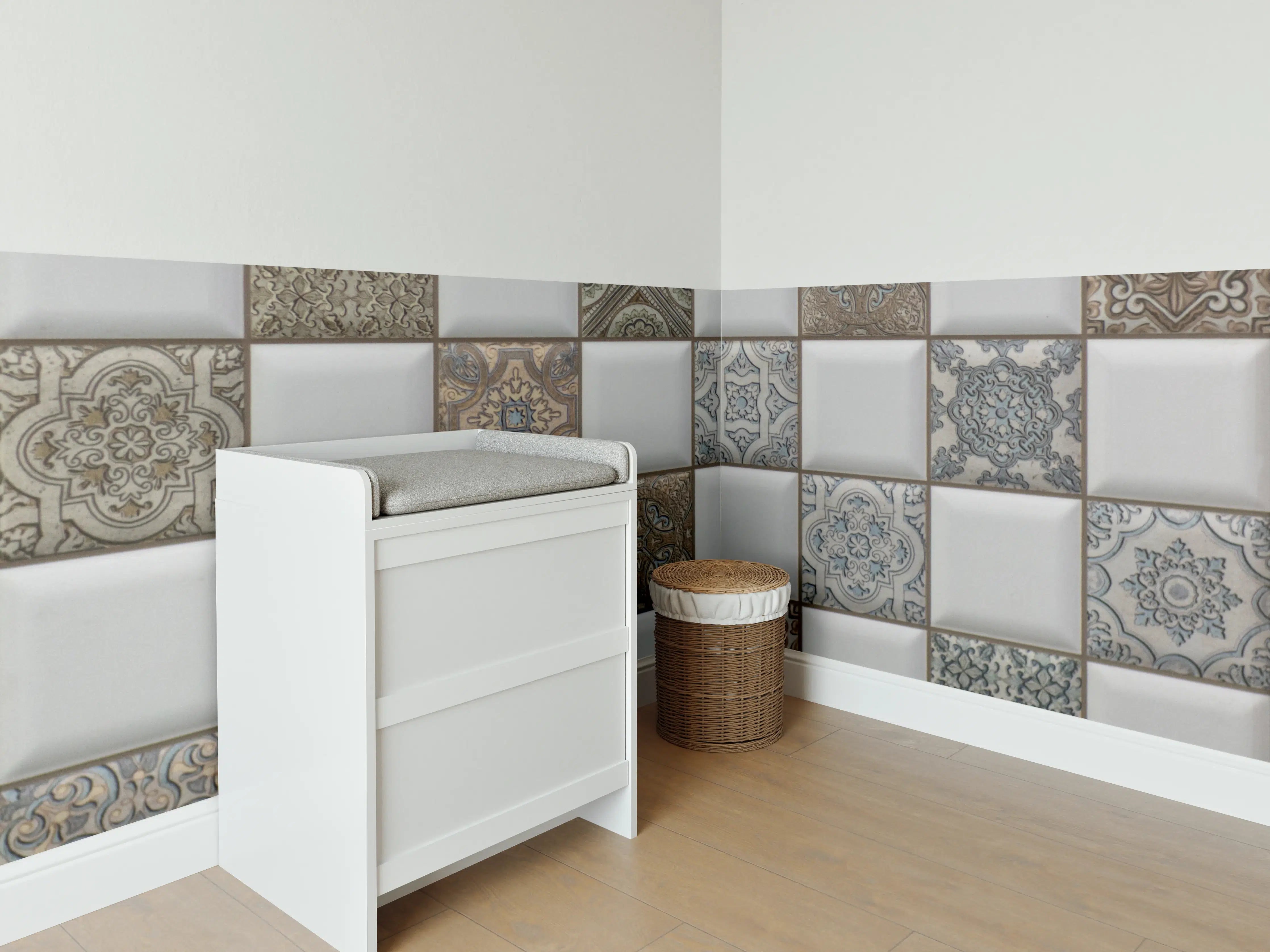 Babyzimmer Wandgestaltung - Helle Mosaikwand mit braunen und blauen Mustern