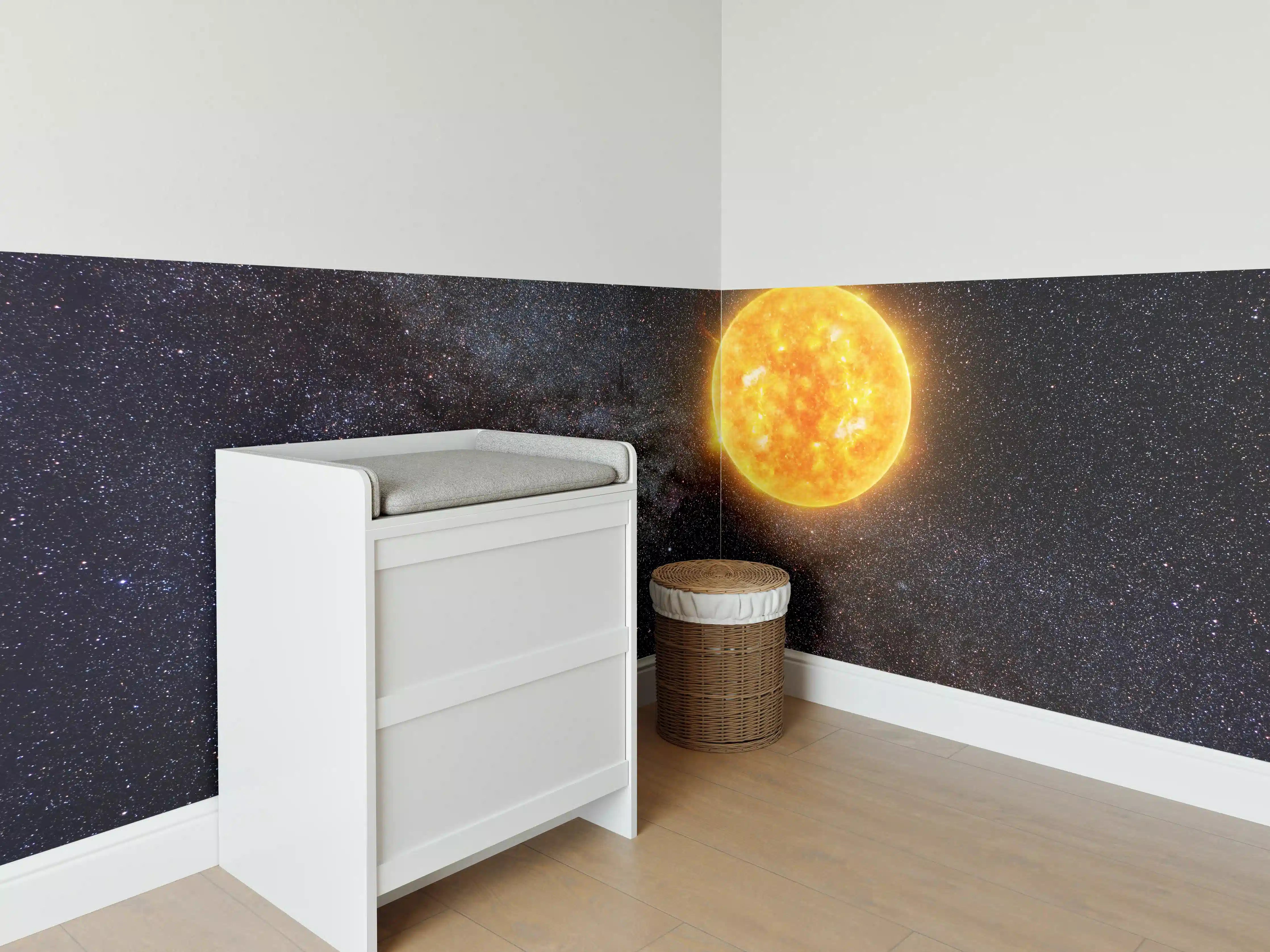 Babyzimmer Wandgestaltung - Helle Sonne vor dunklem Sternenhimmel
