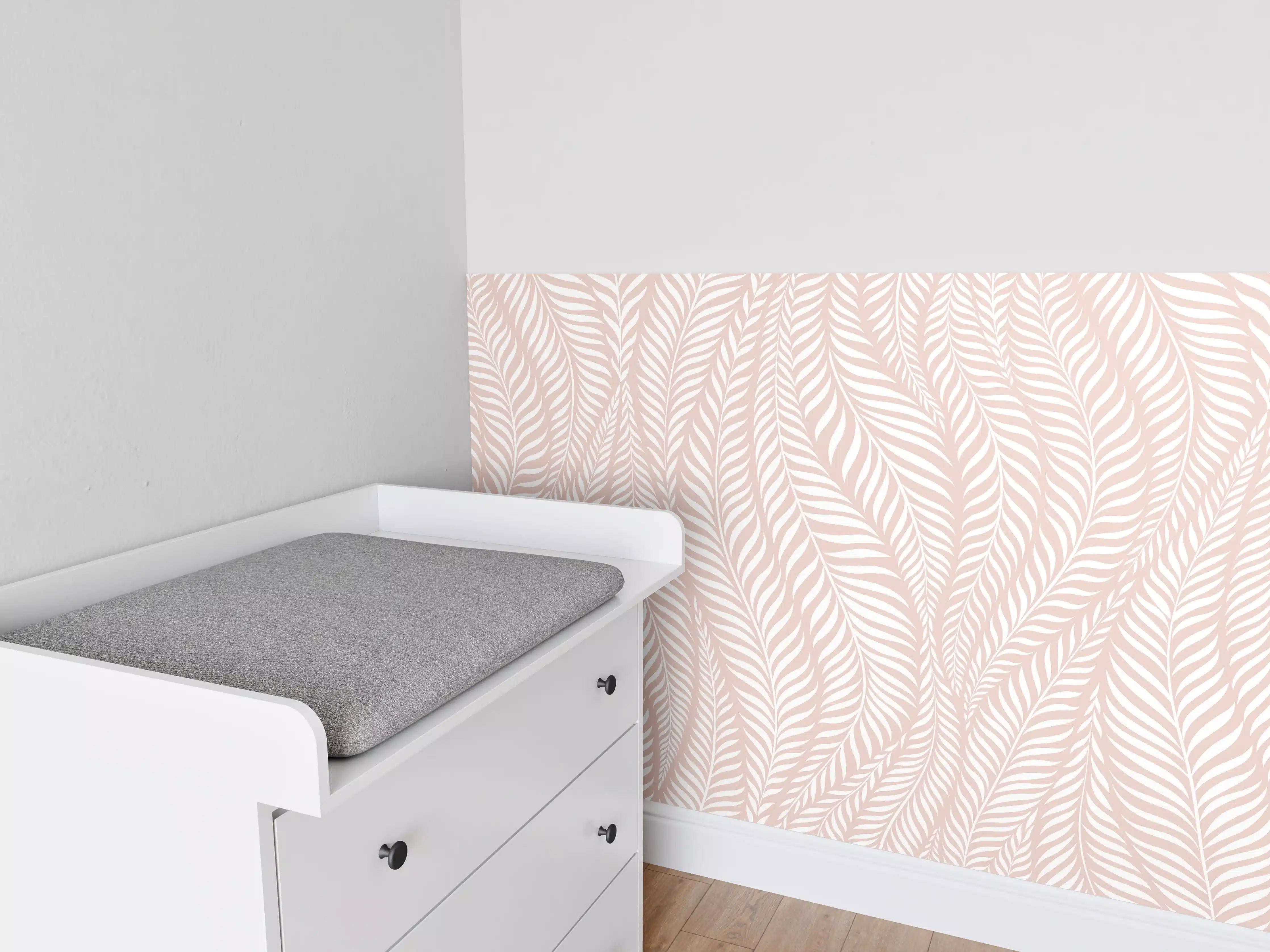 Babyzimmer Wandgestaltung - Helle Weiß-Grau-Musterwand mit zarten Graunuancen