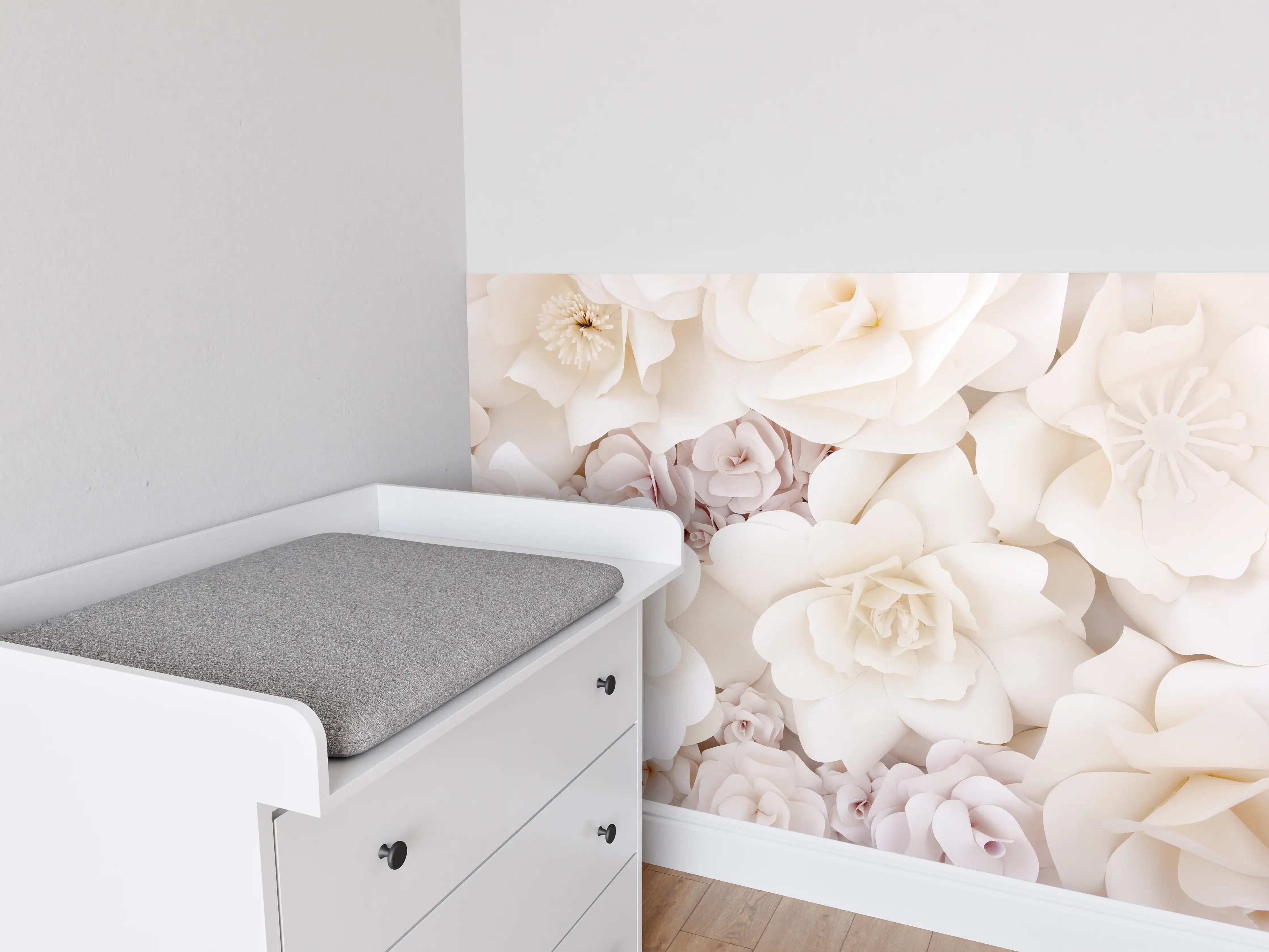 Babyzimmer Wandgestaltung - Helle ästhetische Papierblumen