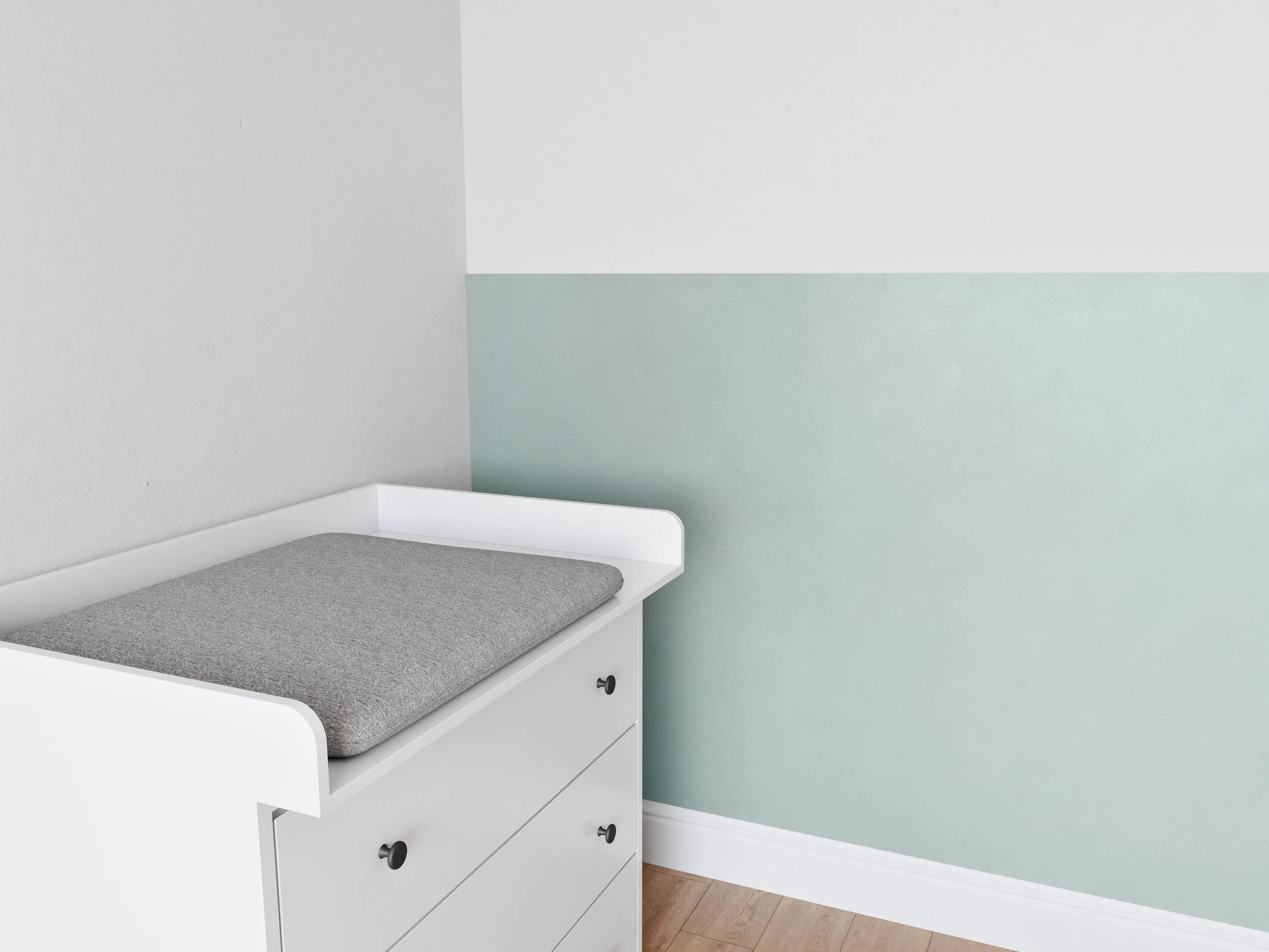 Babyzimmer Wandgestaltung - Helle blaue Wand mit dezenten Texturen