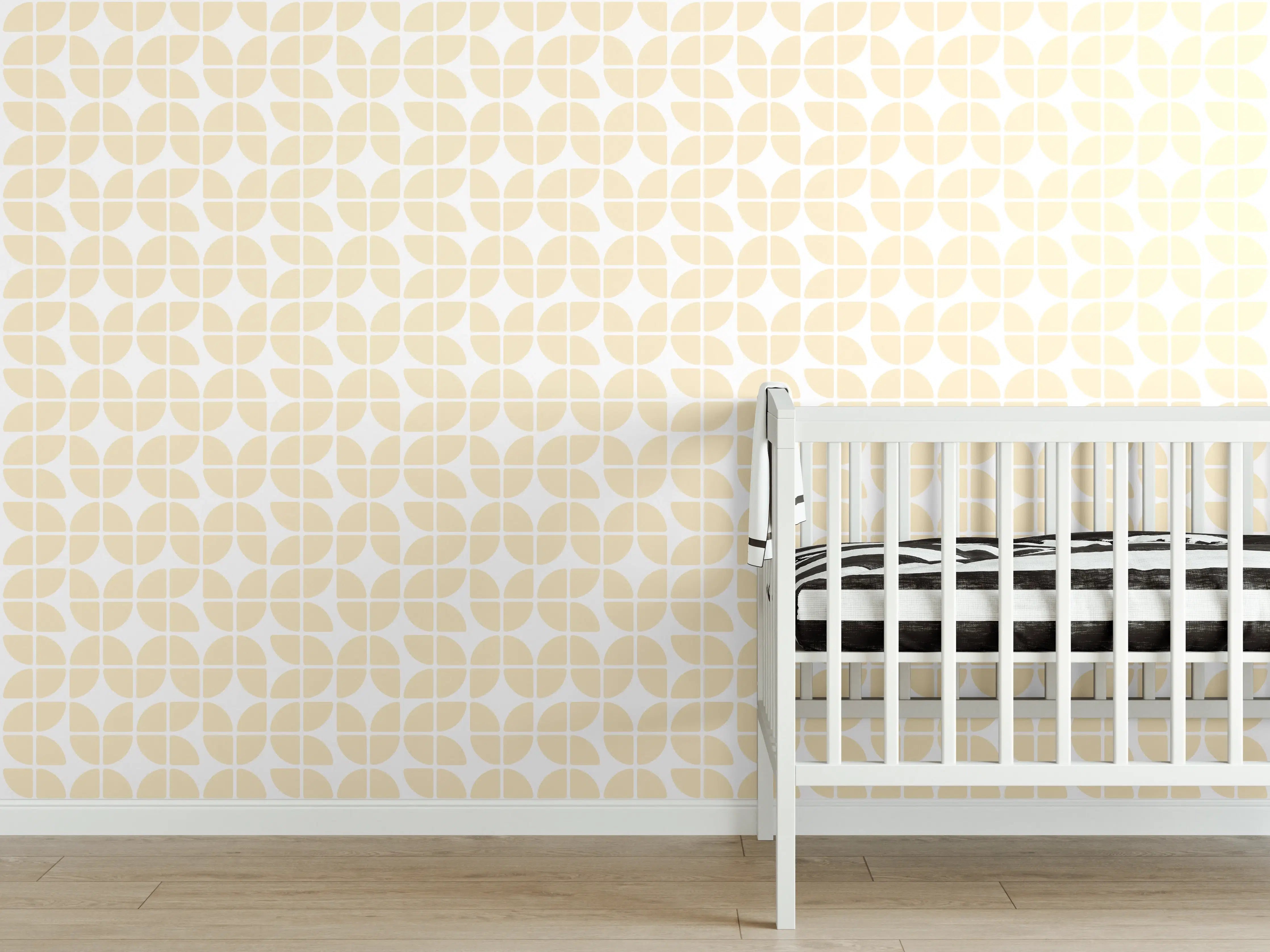 Babyzimmer Wandgestaltung - Helle, weiße Wand mit zarten Graunuancen und eleganter Struktur