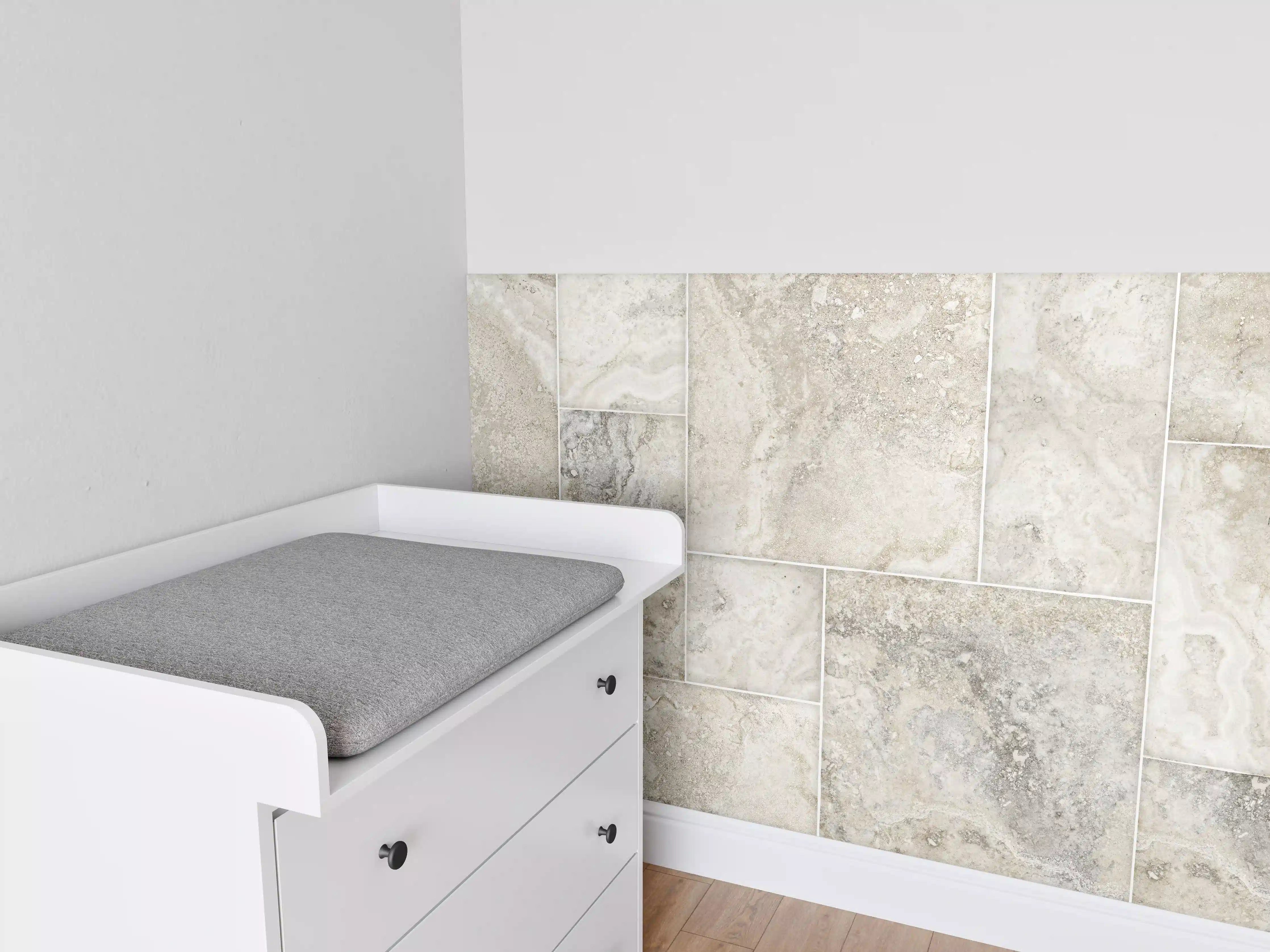 Babyzimmer Wandgestaltung - Helles Fliesenmuster - Marmor