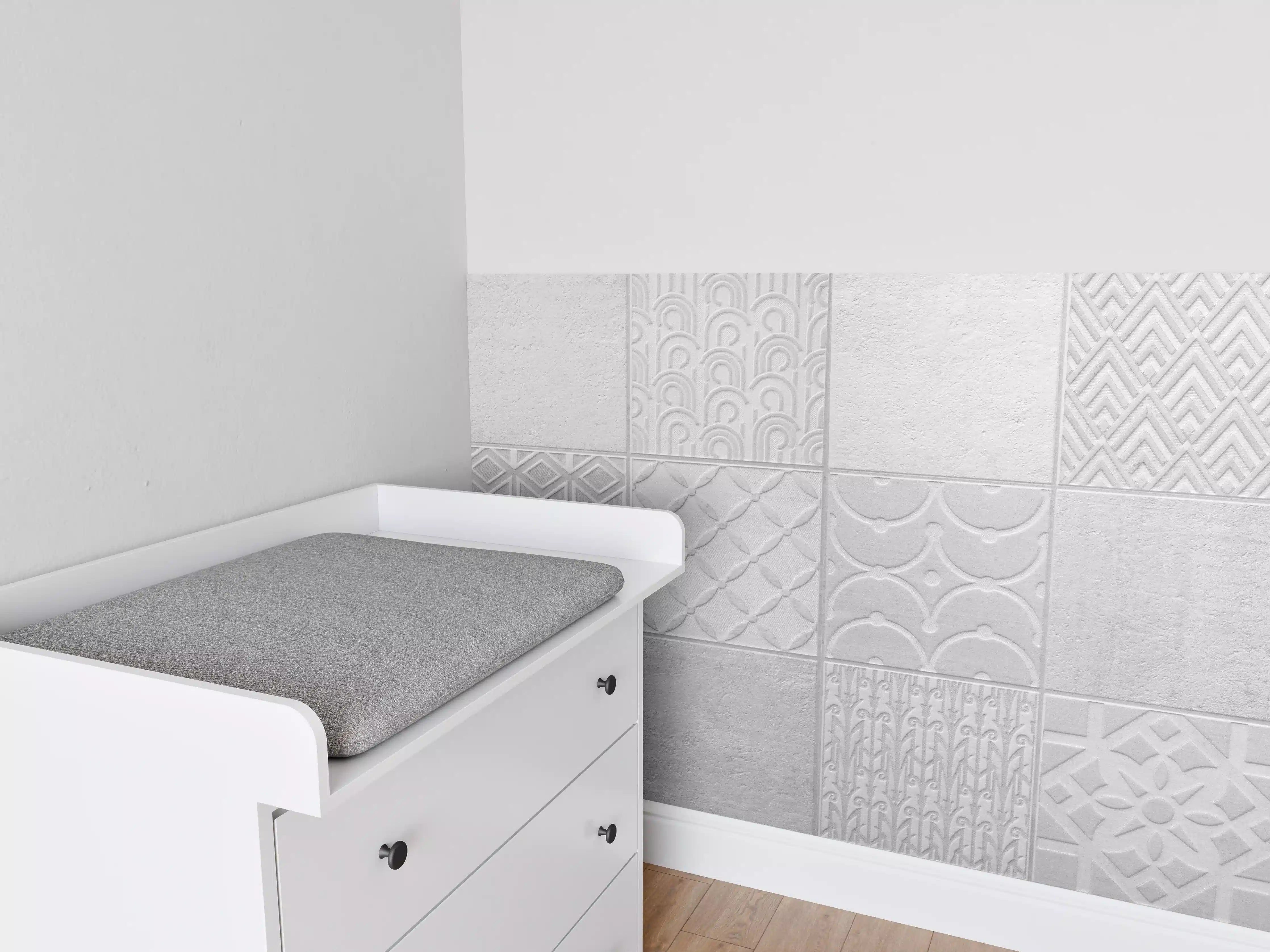 Babyzimmer Wandgestaltung - Hellgraue quadratische Mosaik