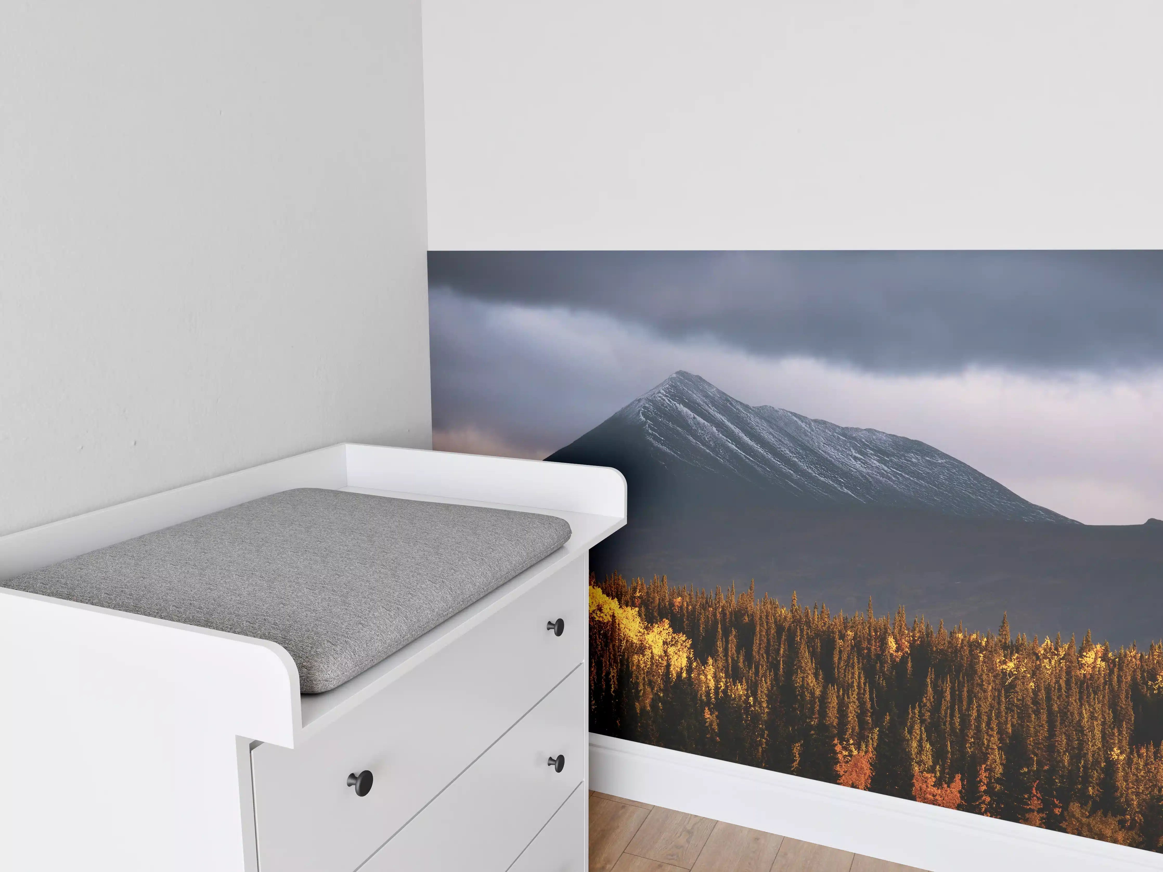 Babyzimmer Wandgestaltung - Herbst Berge Wald Lichtspiel