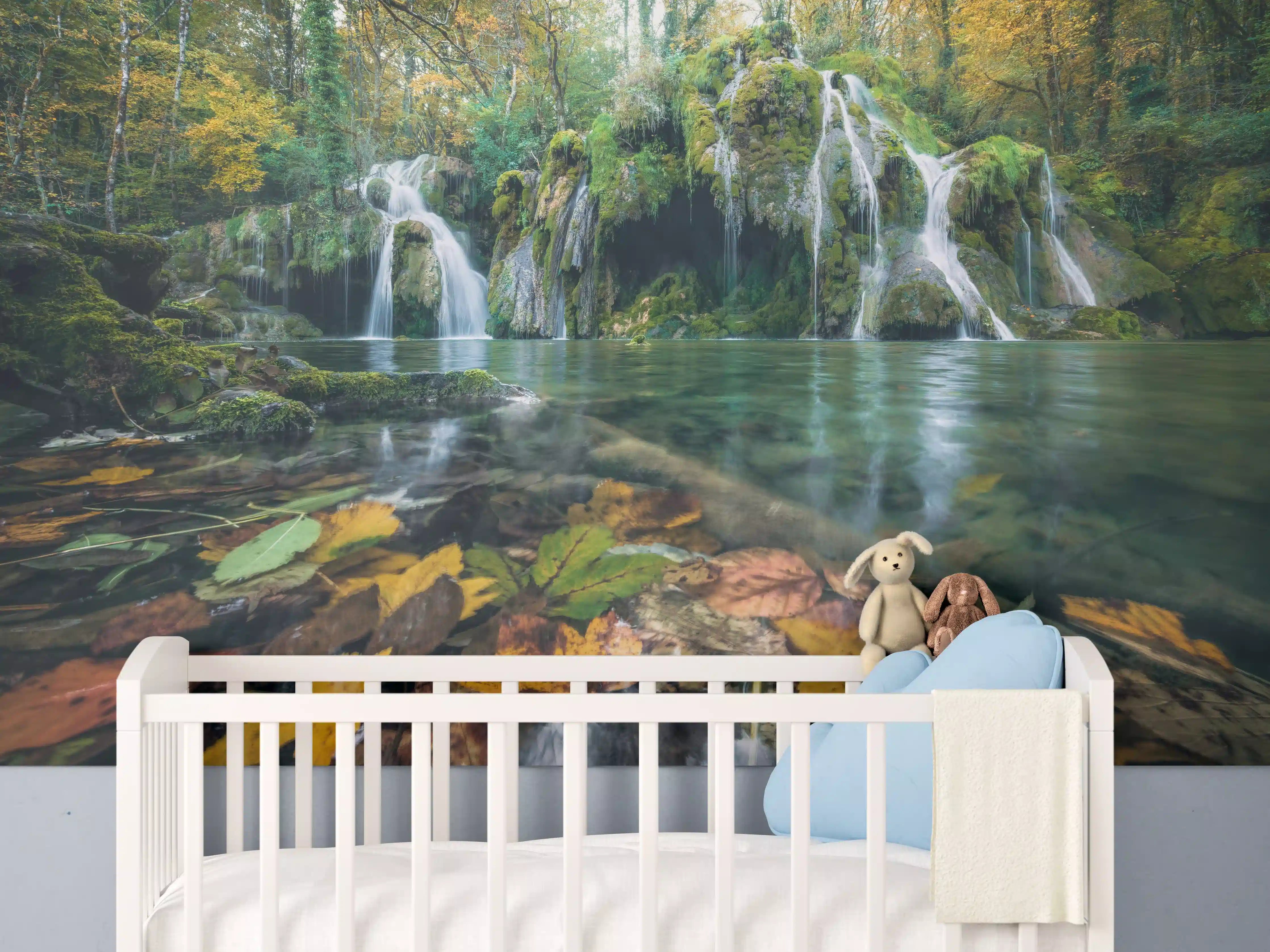 Babyzimmer Wandgestaltung - Herbstblätter im See