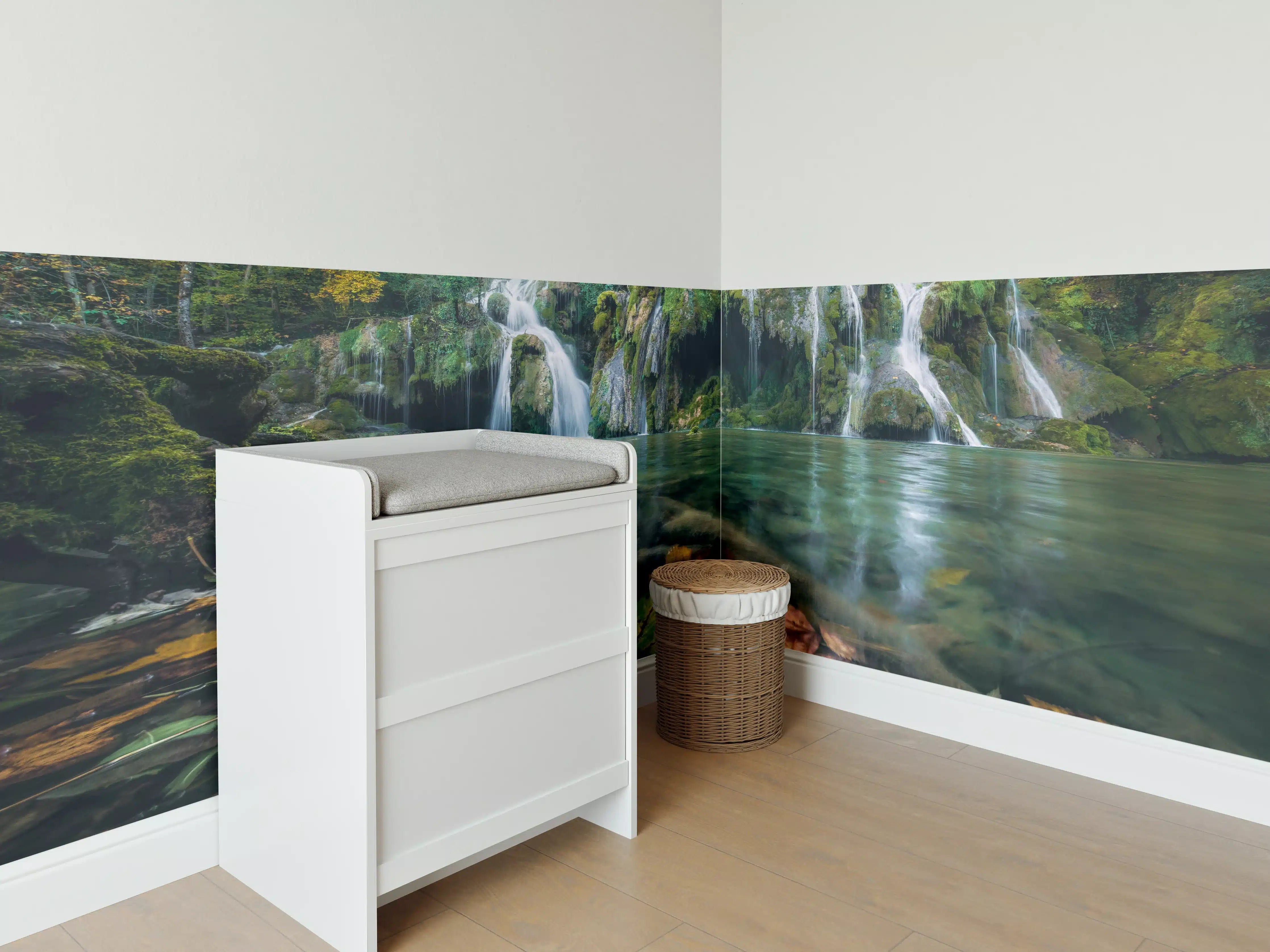 Babyzimmer Wandgestaltung - Herbstblätter im See