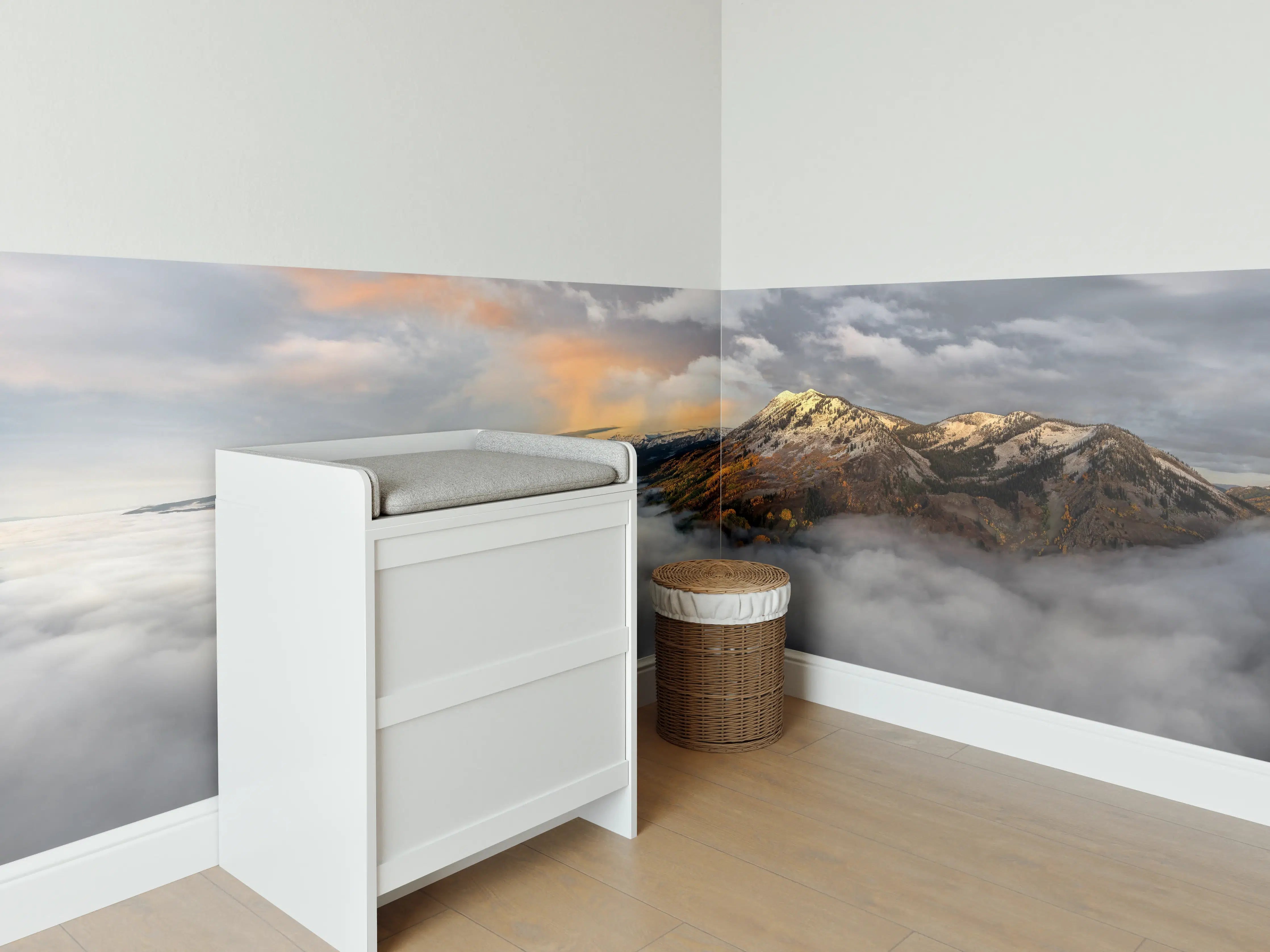 Babyzimmer Wandgestaltung - Herbstliche Berglandschaft Nebel
