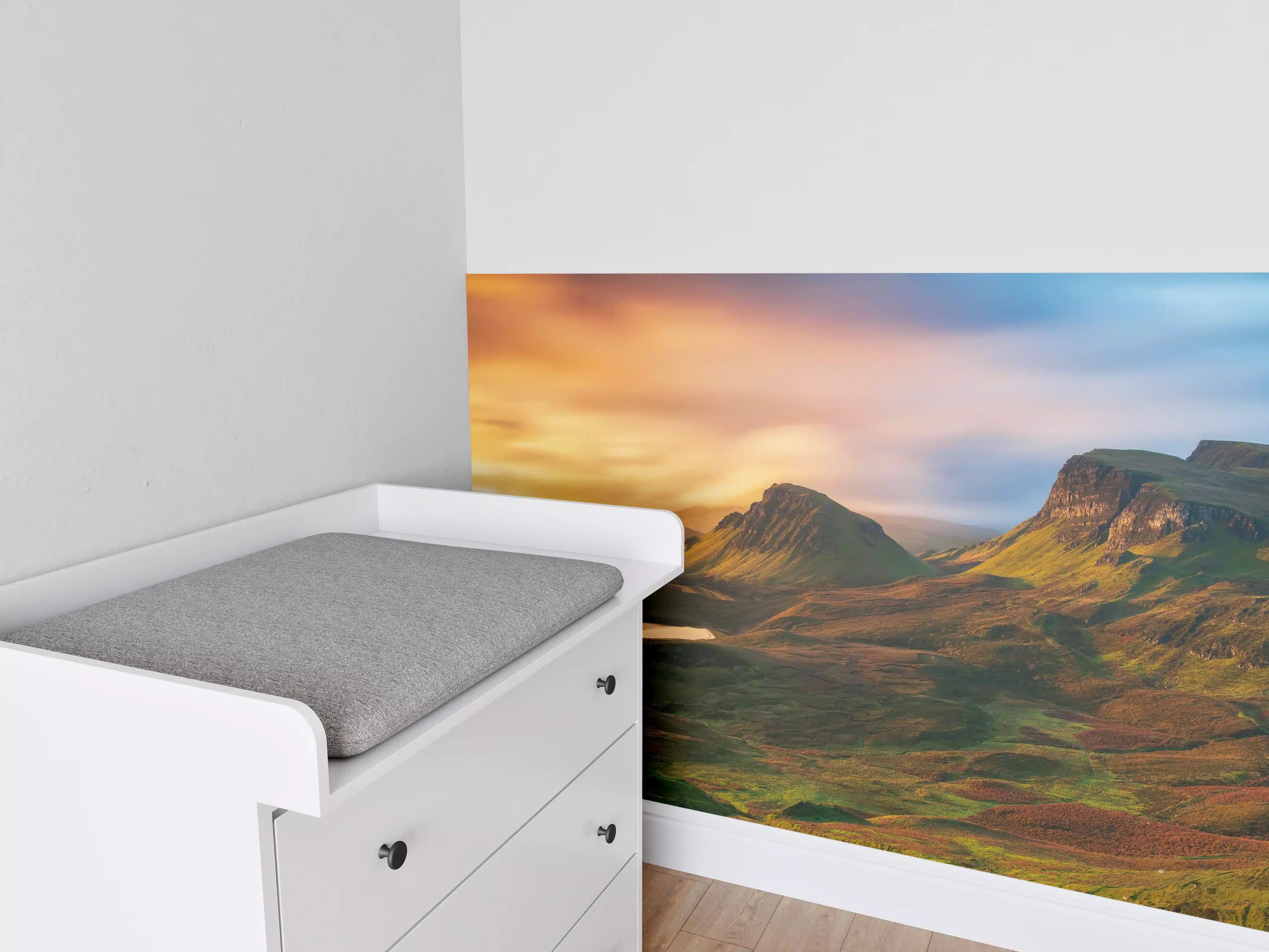 Babyzimmer Wandgestaltung - Herbstliche Highland-Landschaft