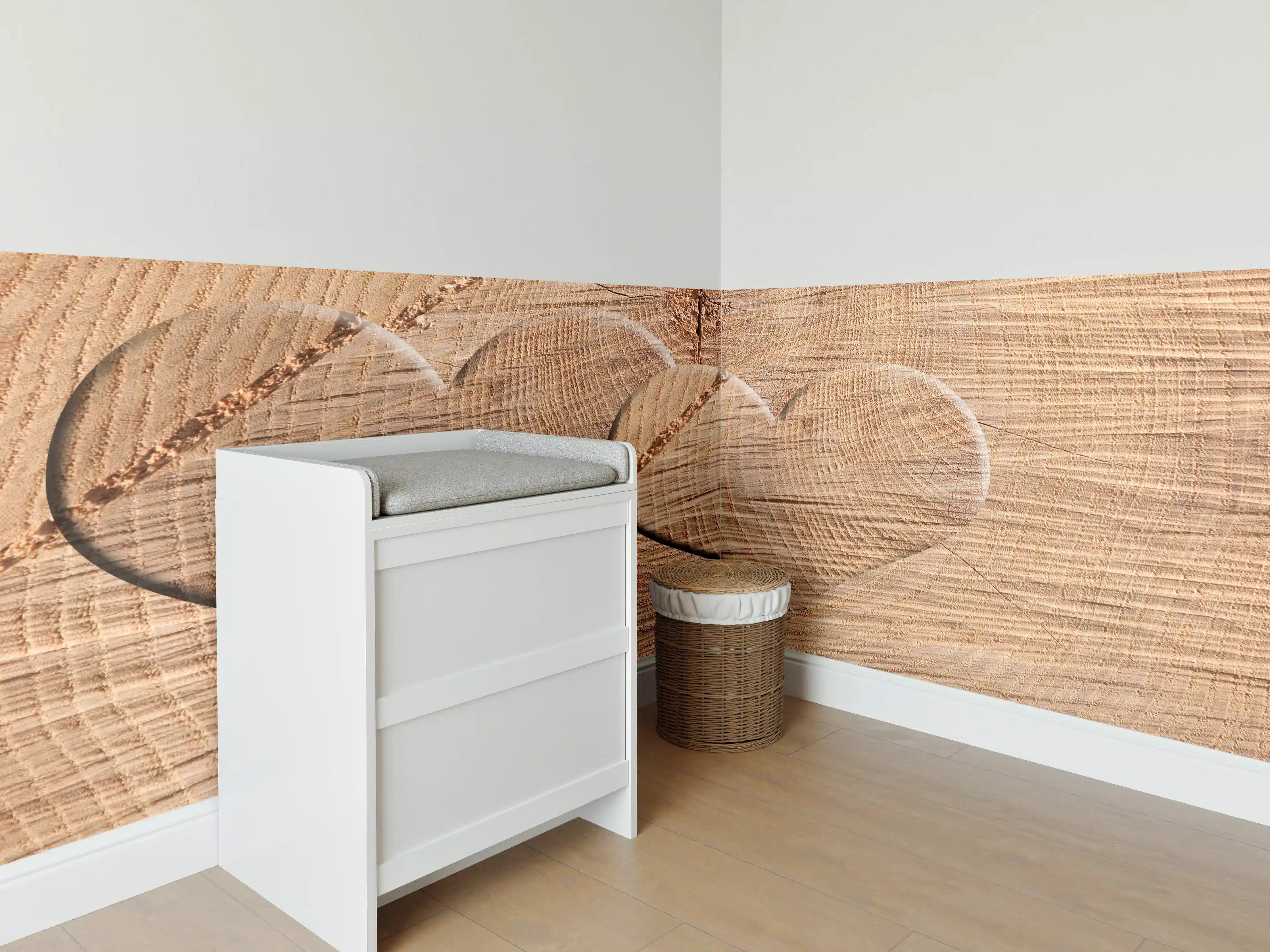 Babyzimmer Wandgestaltung - Herzförmige Holzgravuren auf Naturholz