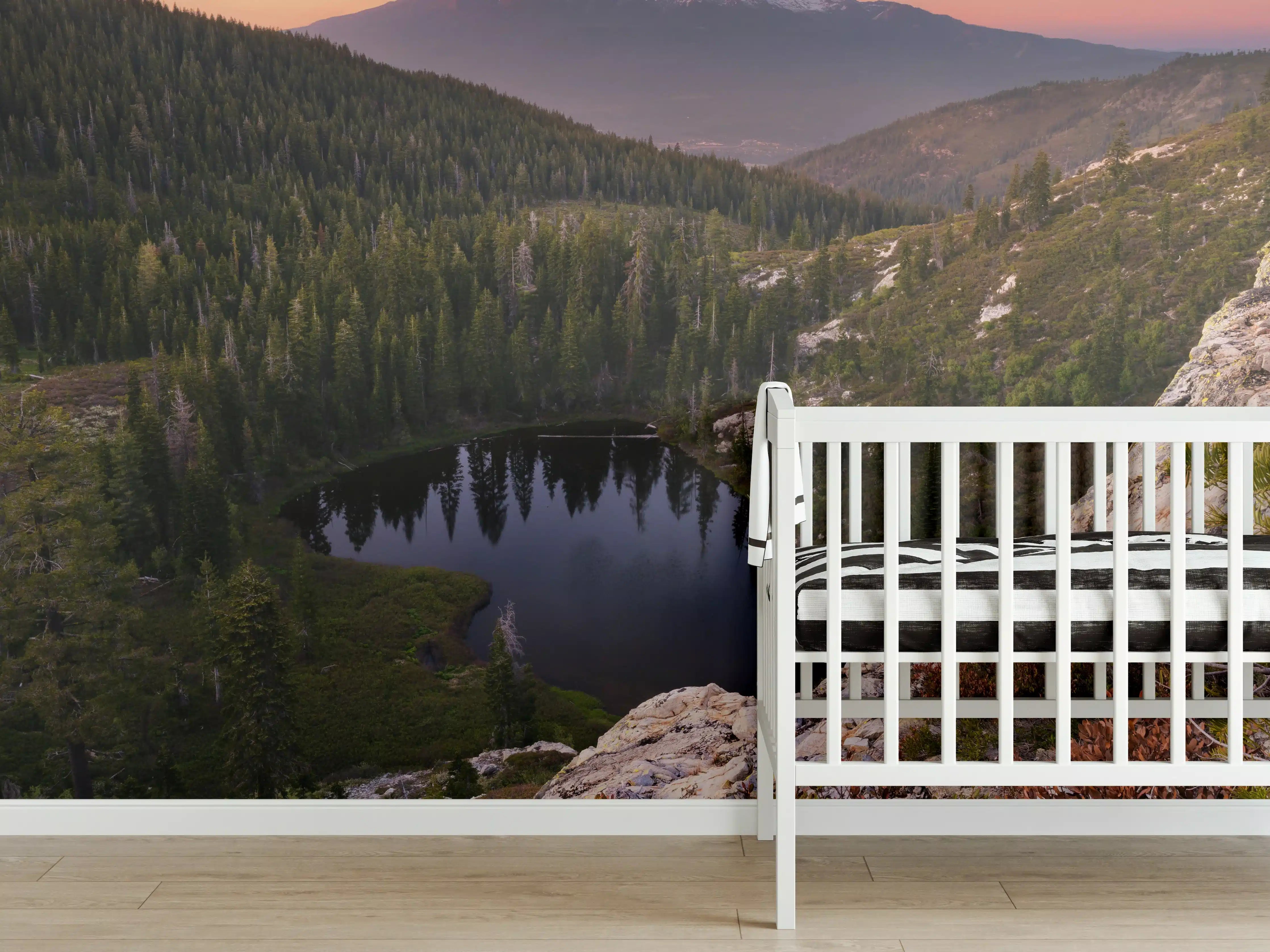 Babyzimmer Wandgestaltung - Herzsee Bergdämmerung