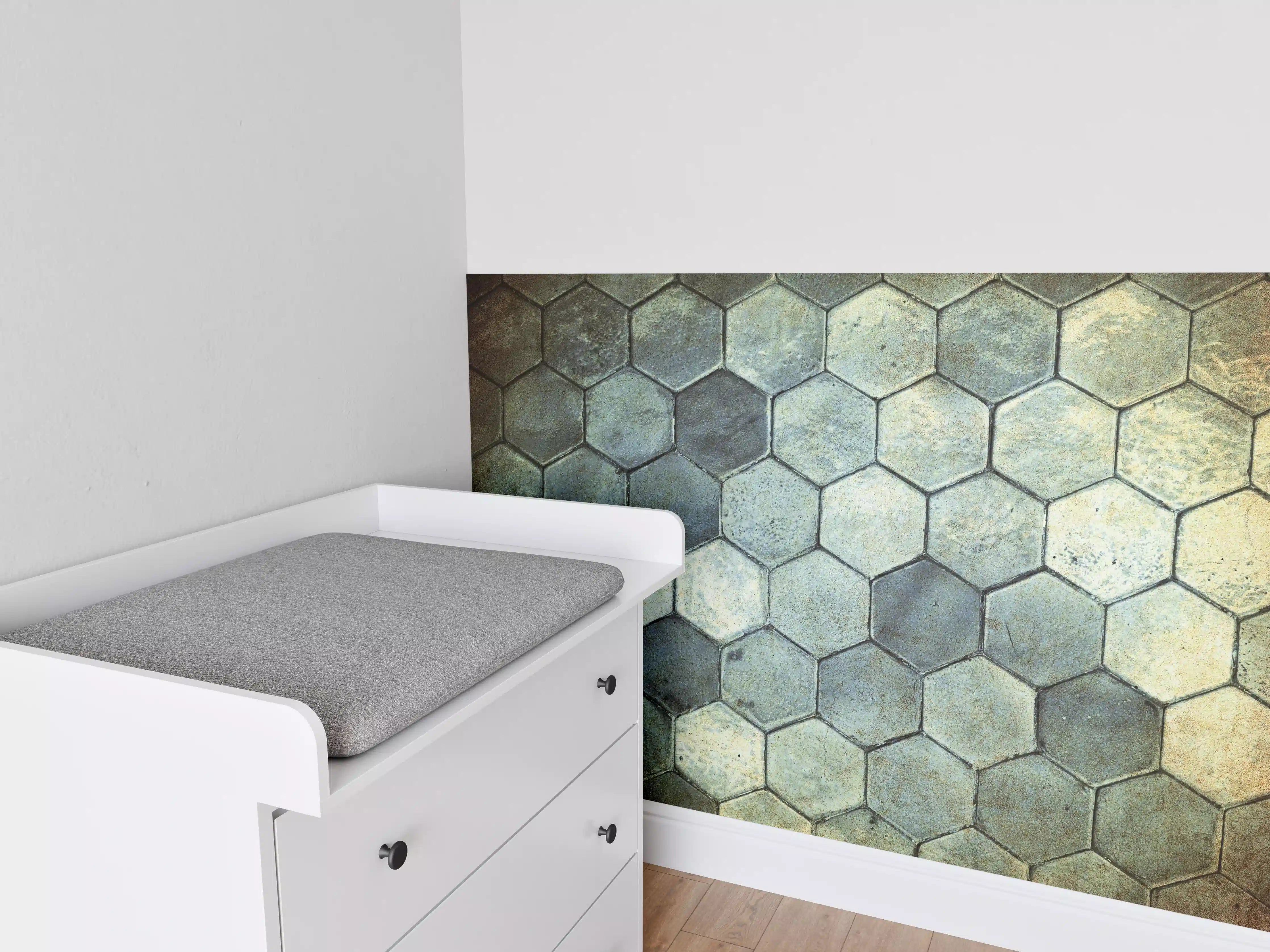Babyzimmer Wandgestaltung - Hexagon Fliesen in Grau und Beige