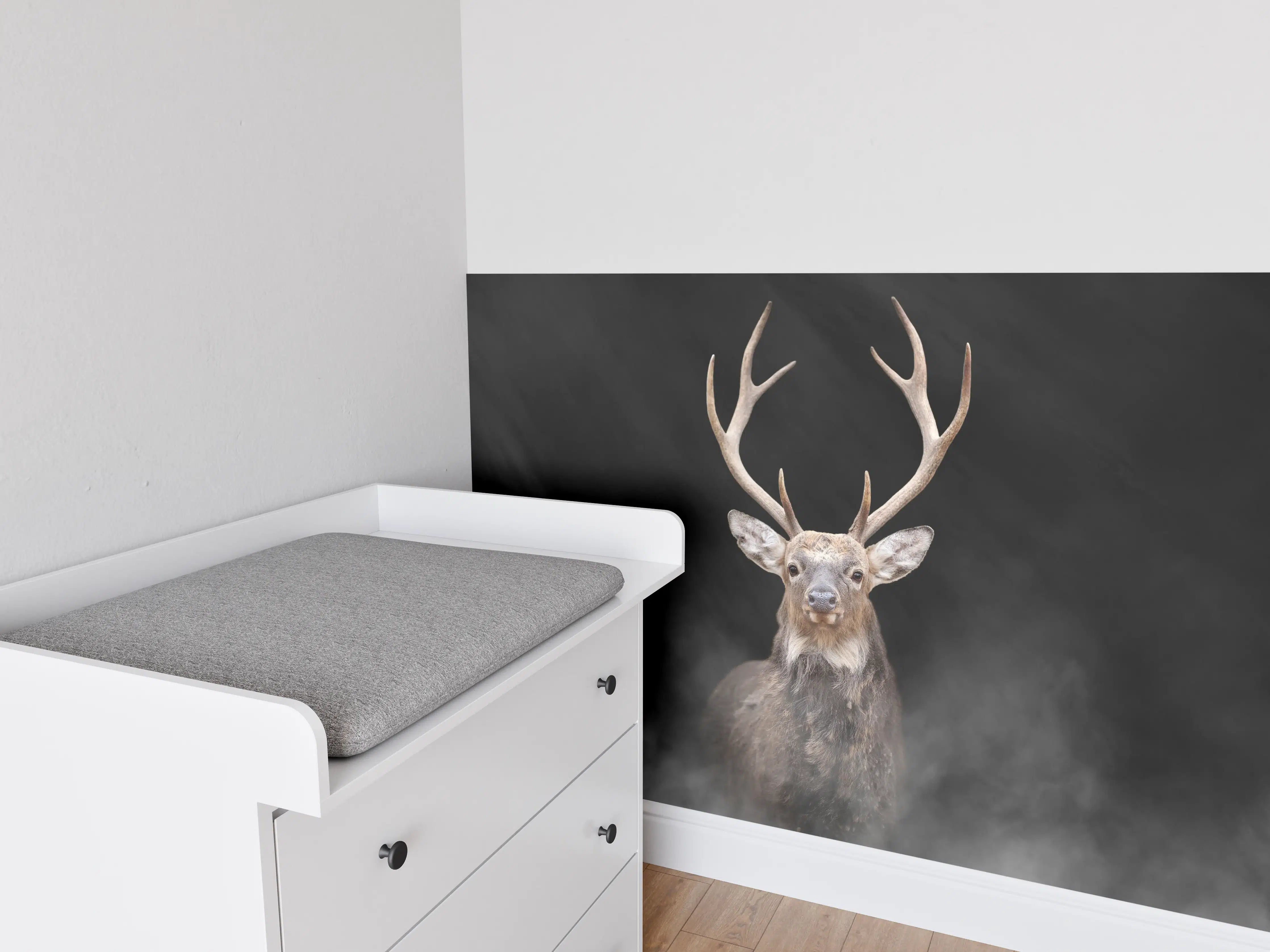 Babyzimmer Wandgestaltung - Hirsch frontal im Nebel