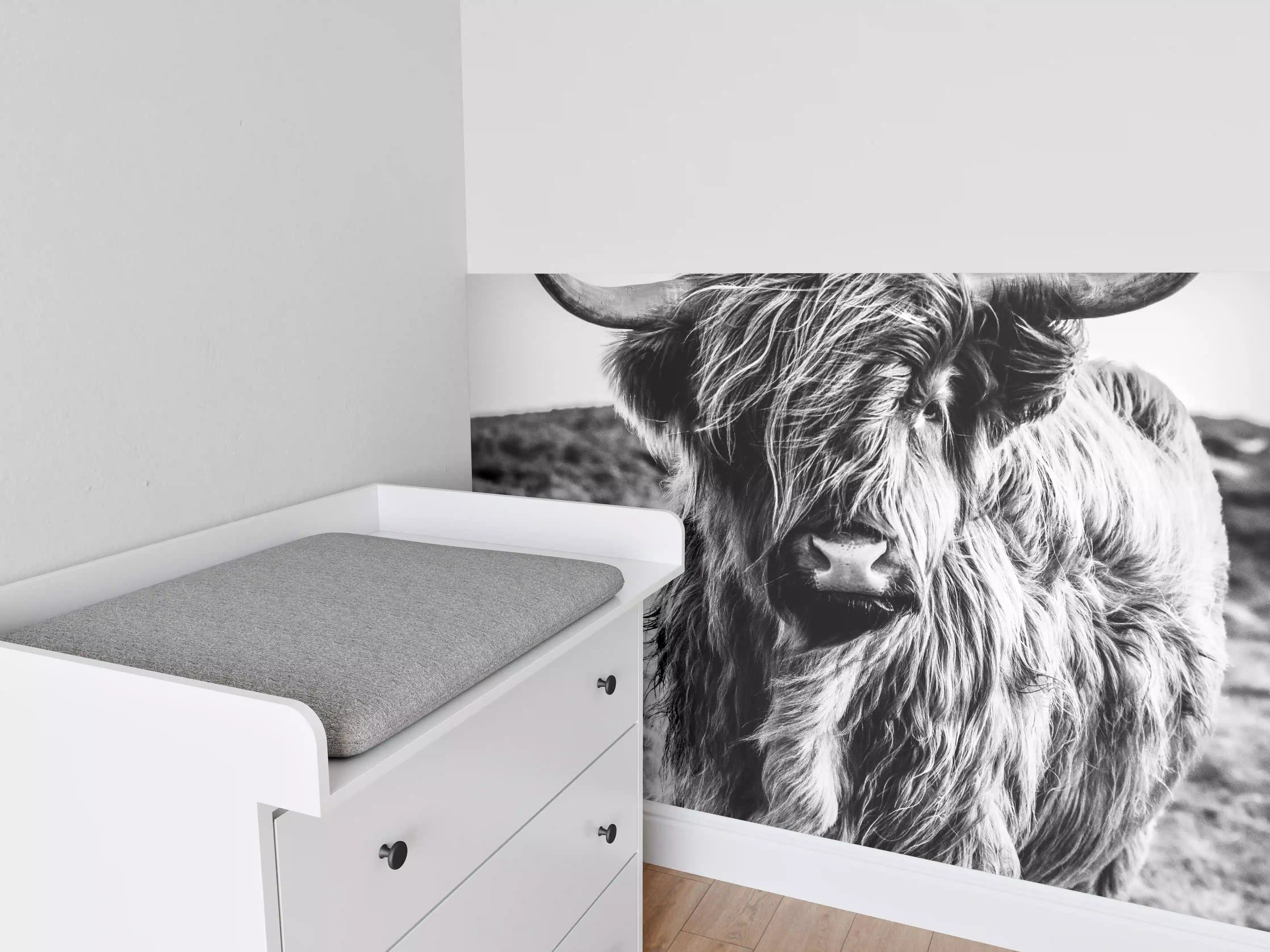 Babyzimmer Wandgestaltung - Hochlandkuh in Schwarz-weiß