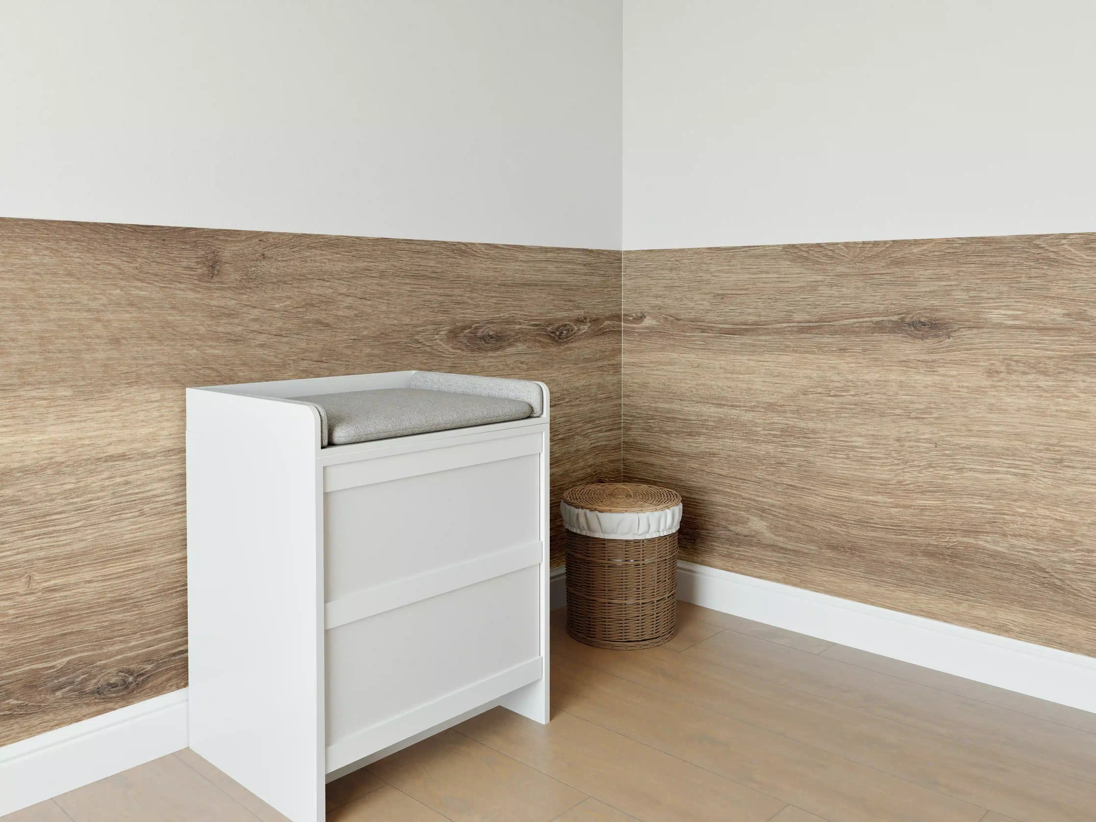 Babyzimmer Wandgestaltung - Holz-Optik Naturfarbe