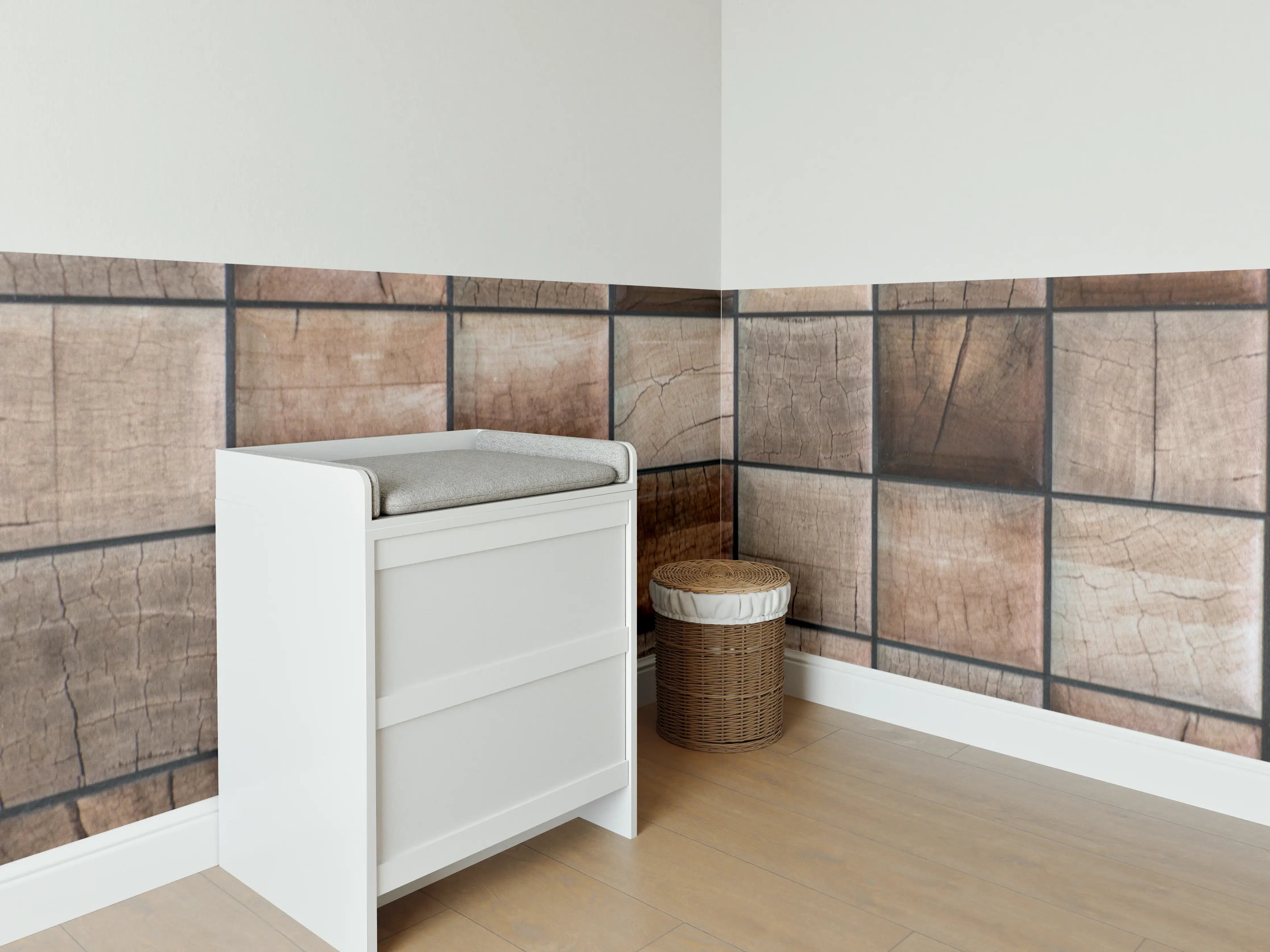 Babyzimmer Wandgestaltung - Holz mit natürlicher Maserung und Crackle-Effekt