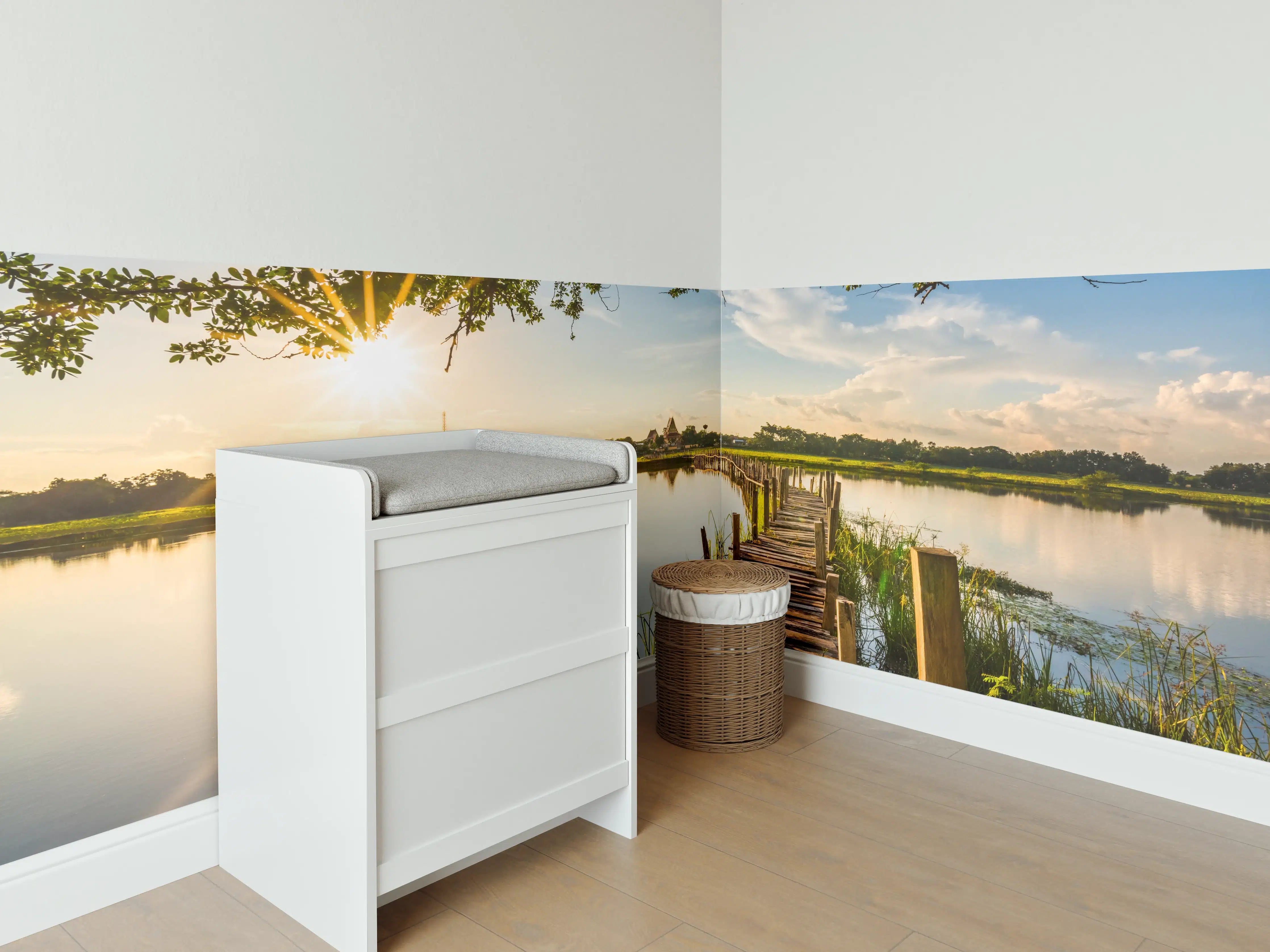 Babyzimmer Wandgestaltung - Holzbrücke am See - Thailand