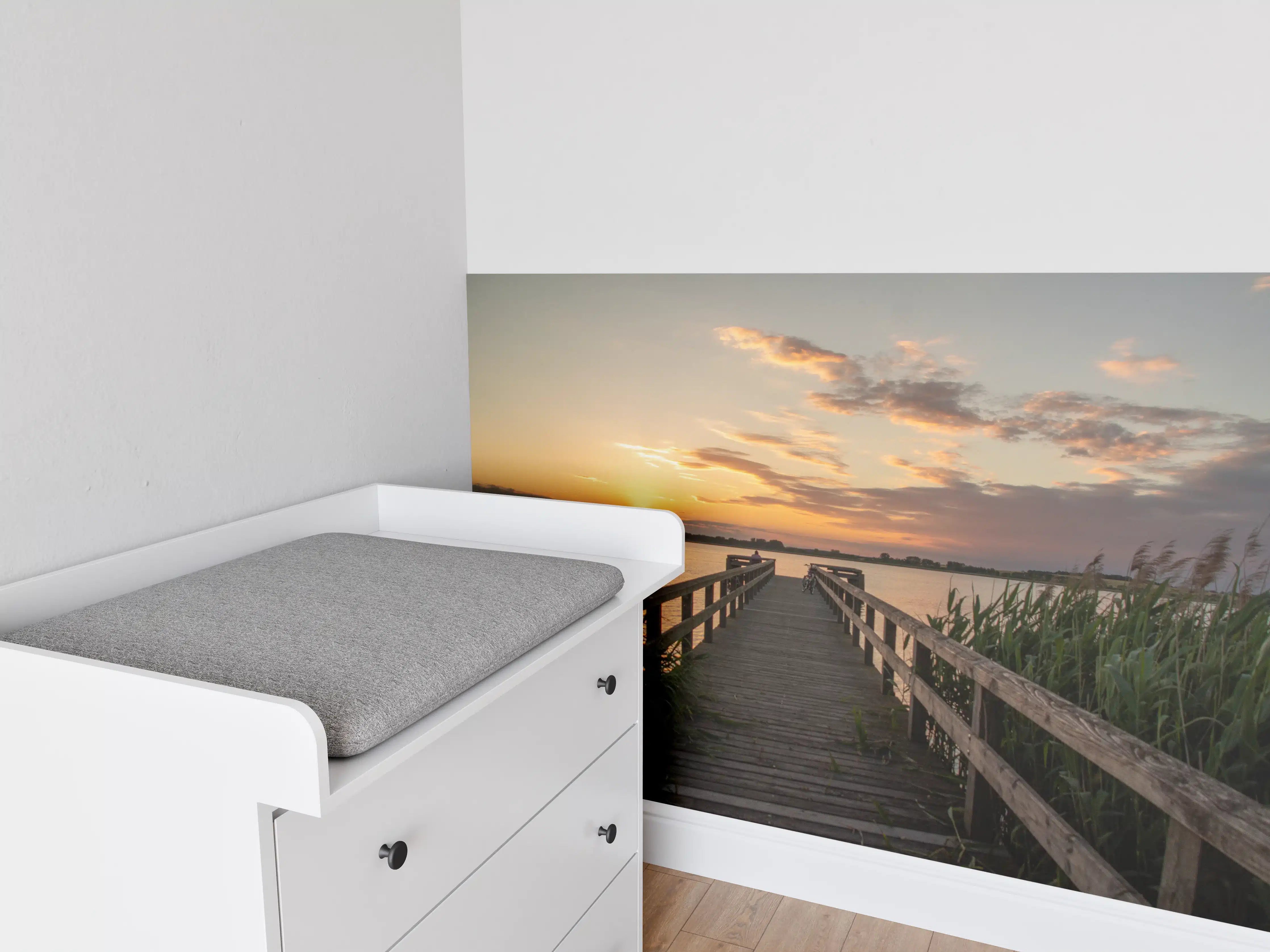 Babyzimmer Wandgestaltung - Holzsteg am Abend - Teterower See