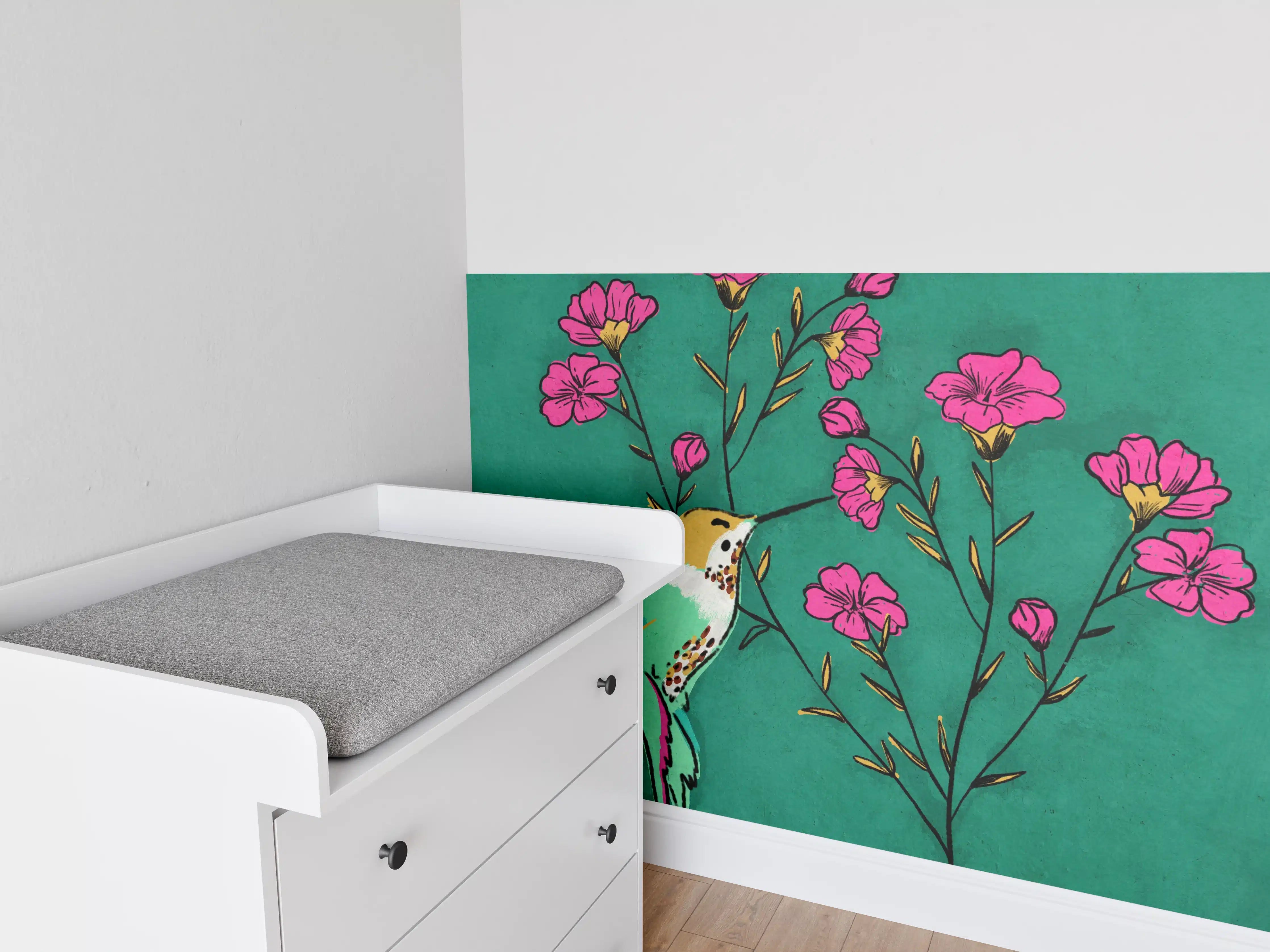 Babyzimmer Wandgestaltung - Hummingbird und Blumen in lebendigen Farben