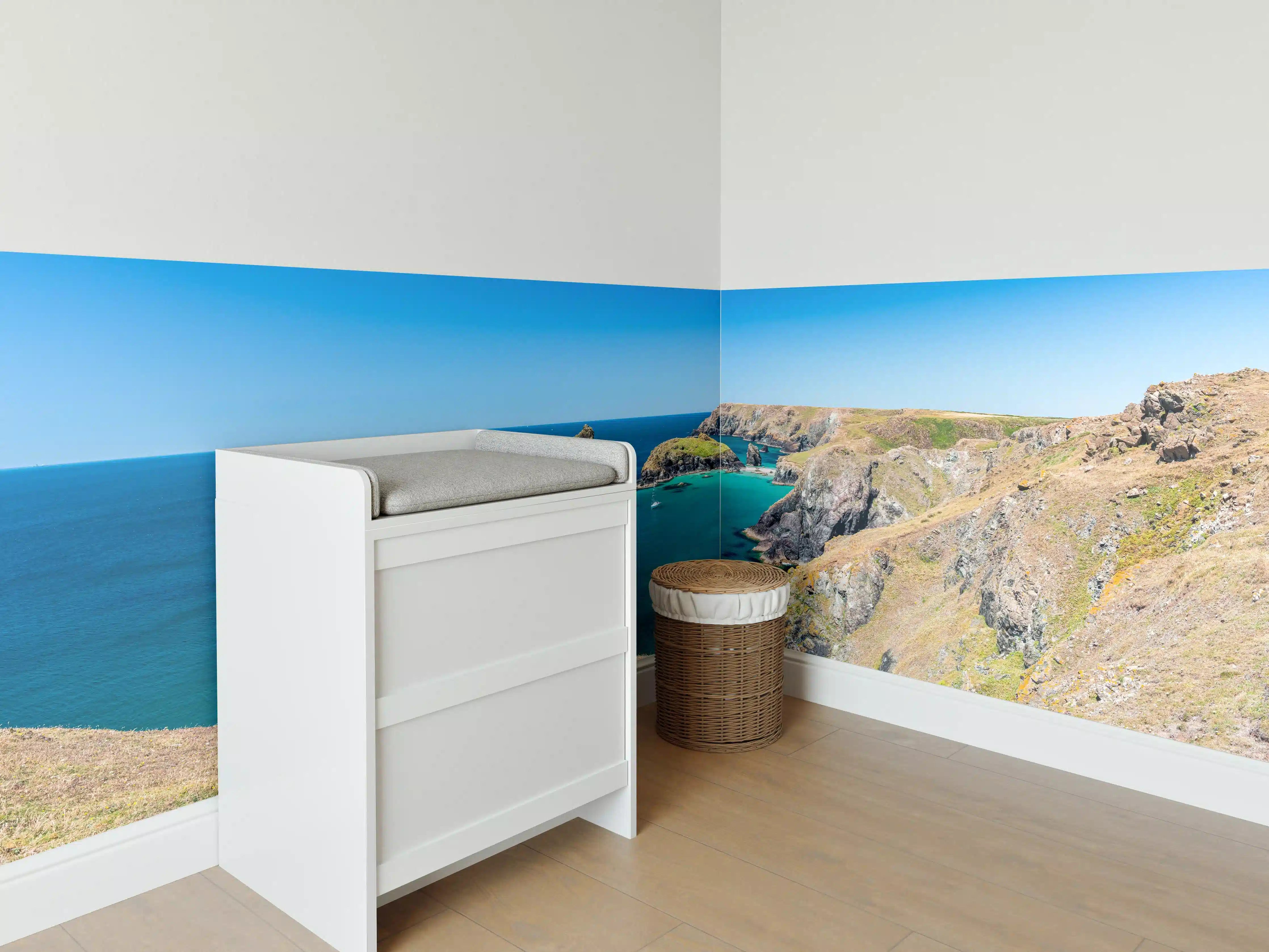 Babyzimmer Wandgestaltung - Idyllische Küstenlandschaft mit Türkisblauem Wasser