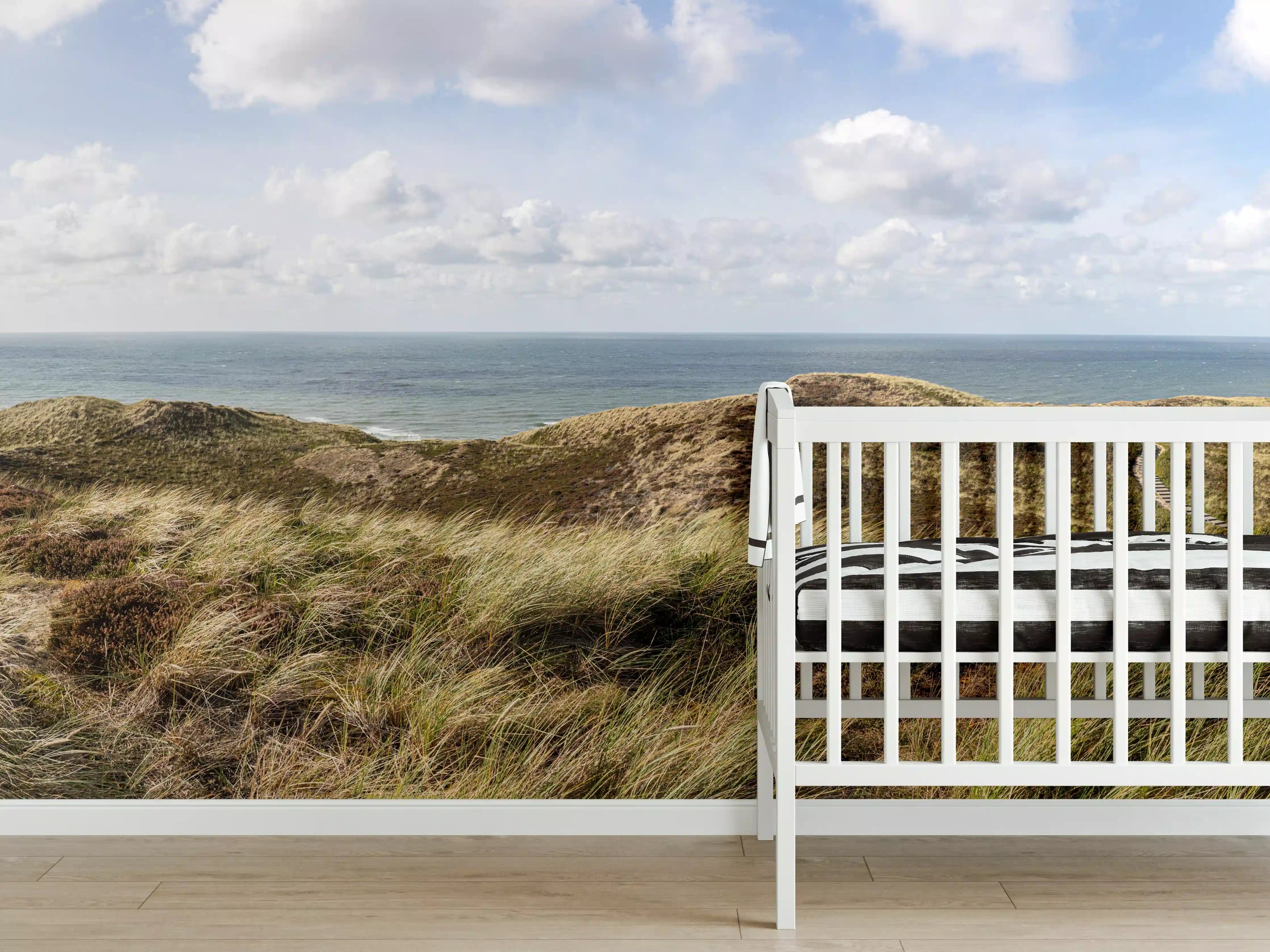 Babyzimmer Wandgestaltung - Idyllische Küstenlandschaft mit sanften Hügeln
