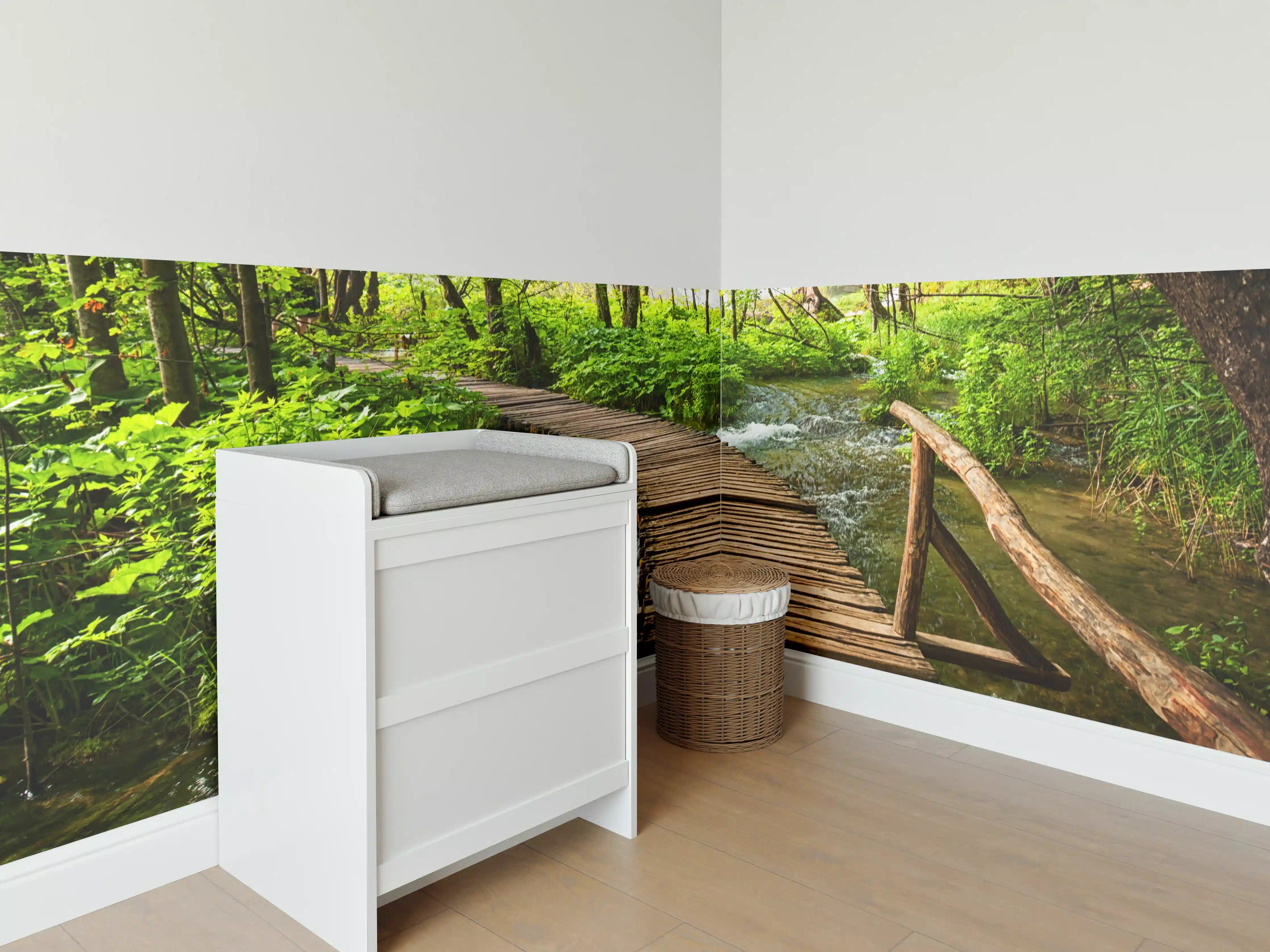 Babyzimmer Wandgestaltung - Idyllischer Dschungelpfad - Kroatien