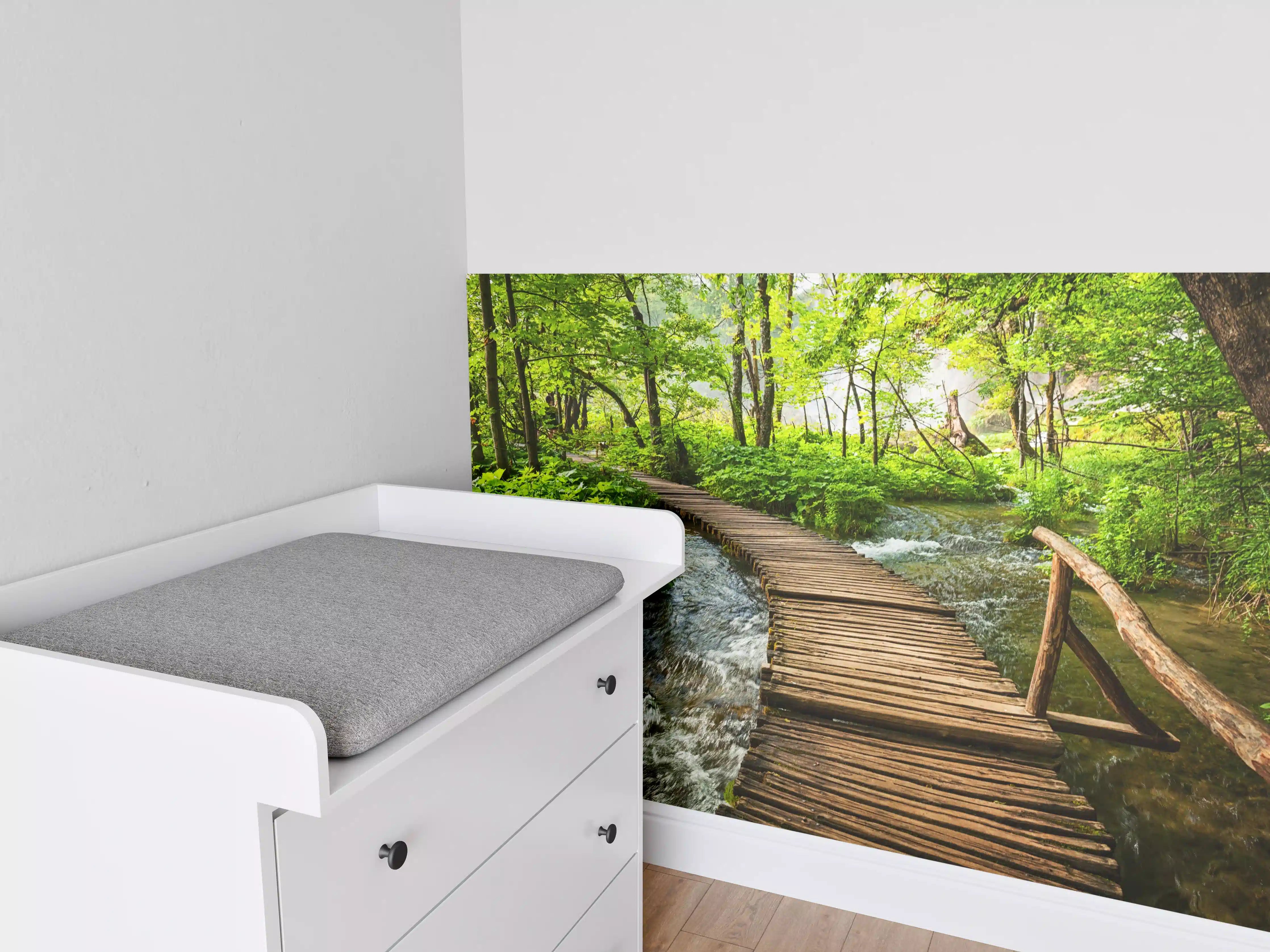 Babyzimmer Wandgestaltung - Idyllischer Dschungelpfad - Kroatien
