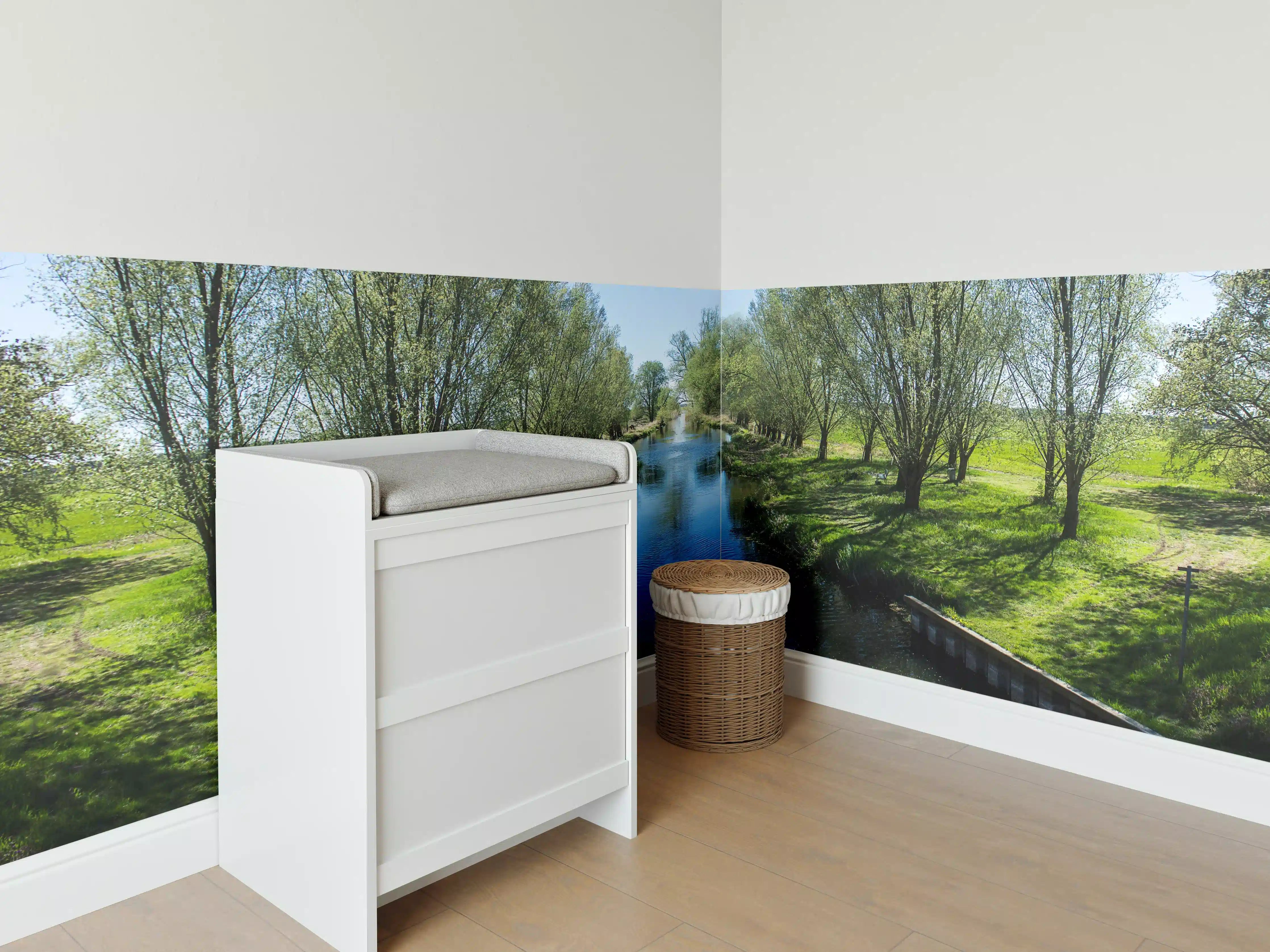 Babyzimmer Wandgestaltung - Idyllischer Fluss in Sachsen-Anhalt