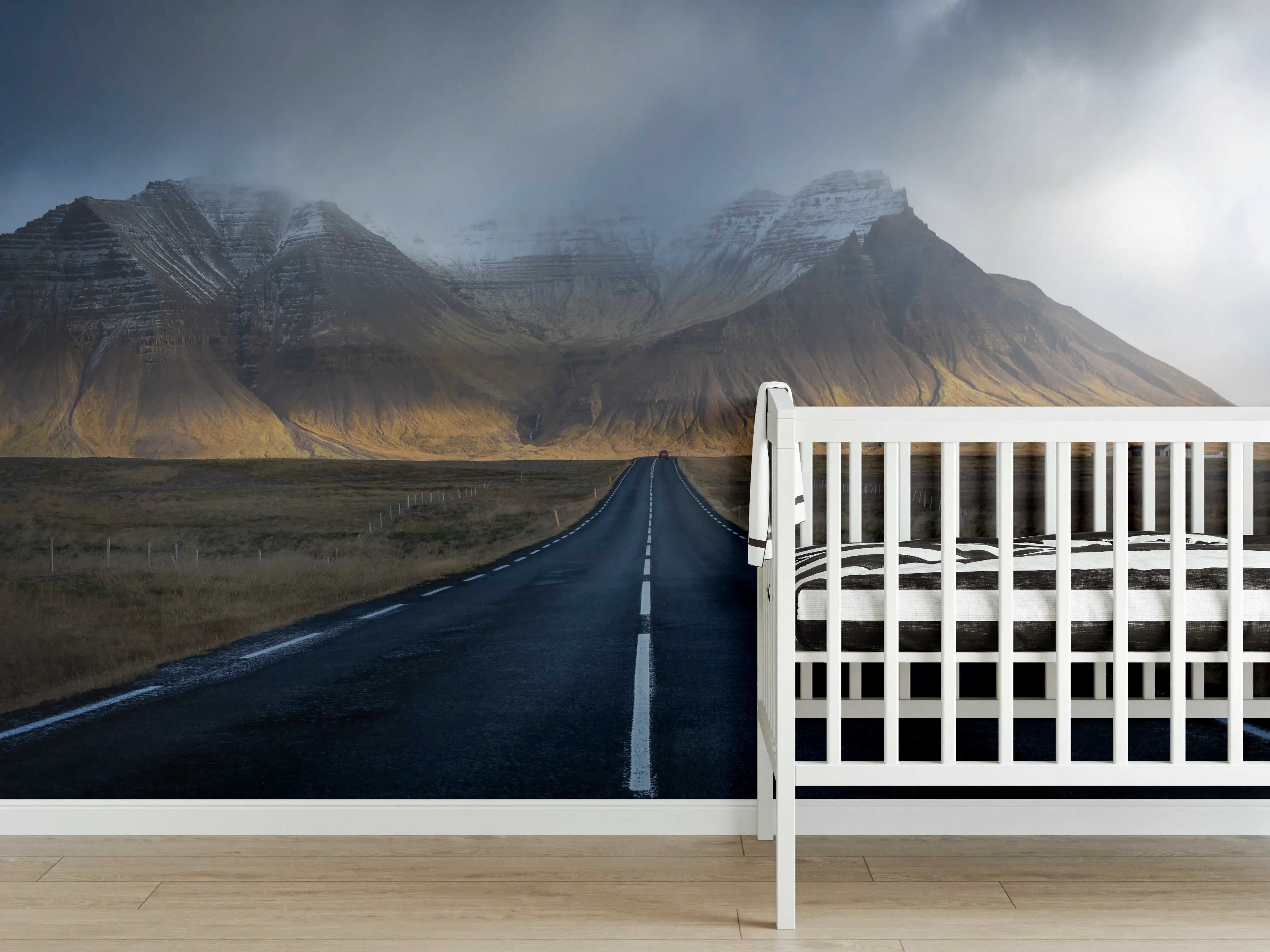 Babyzimmer Wandgestaltung - Isländische Berglandschaft am Weg