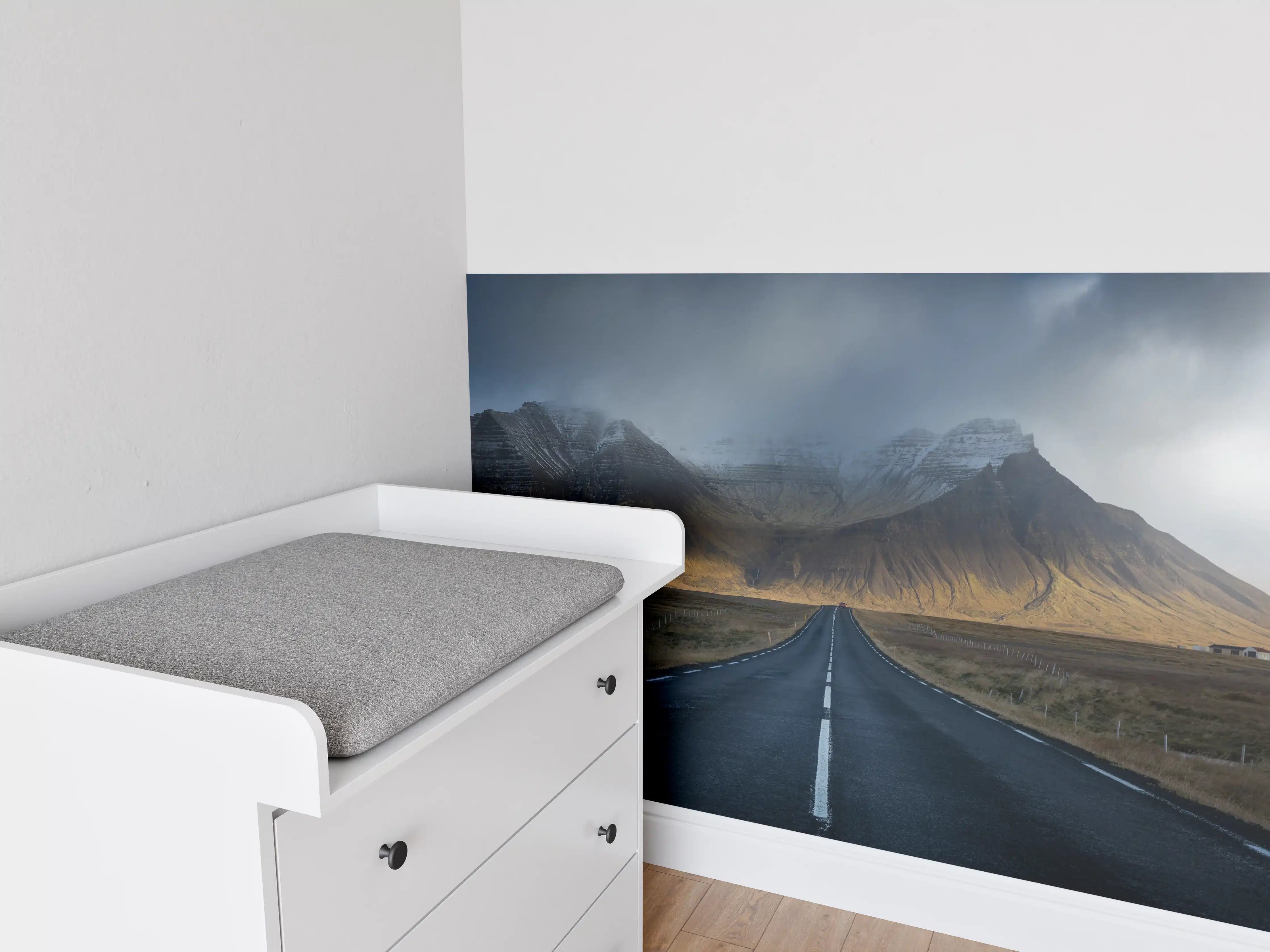 Babyzimmer Wandgestaltung - Isländische Berglandschaft am Weg