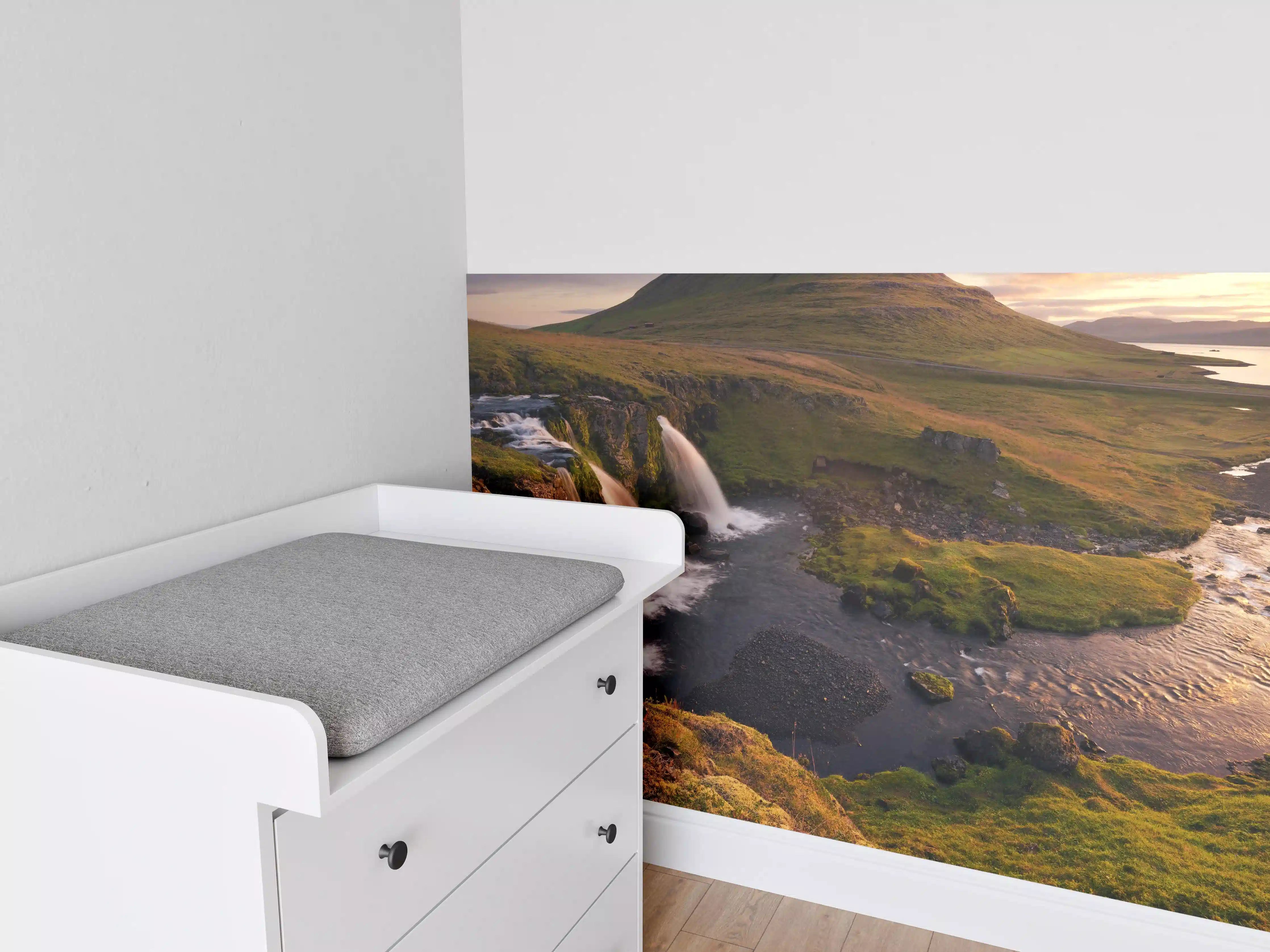 Babyzimmer Wandgestaltung - Island Wasserfall Morgenrot