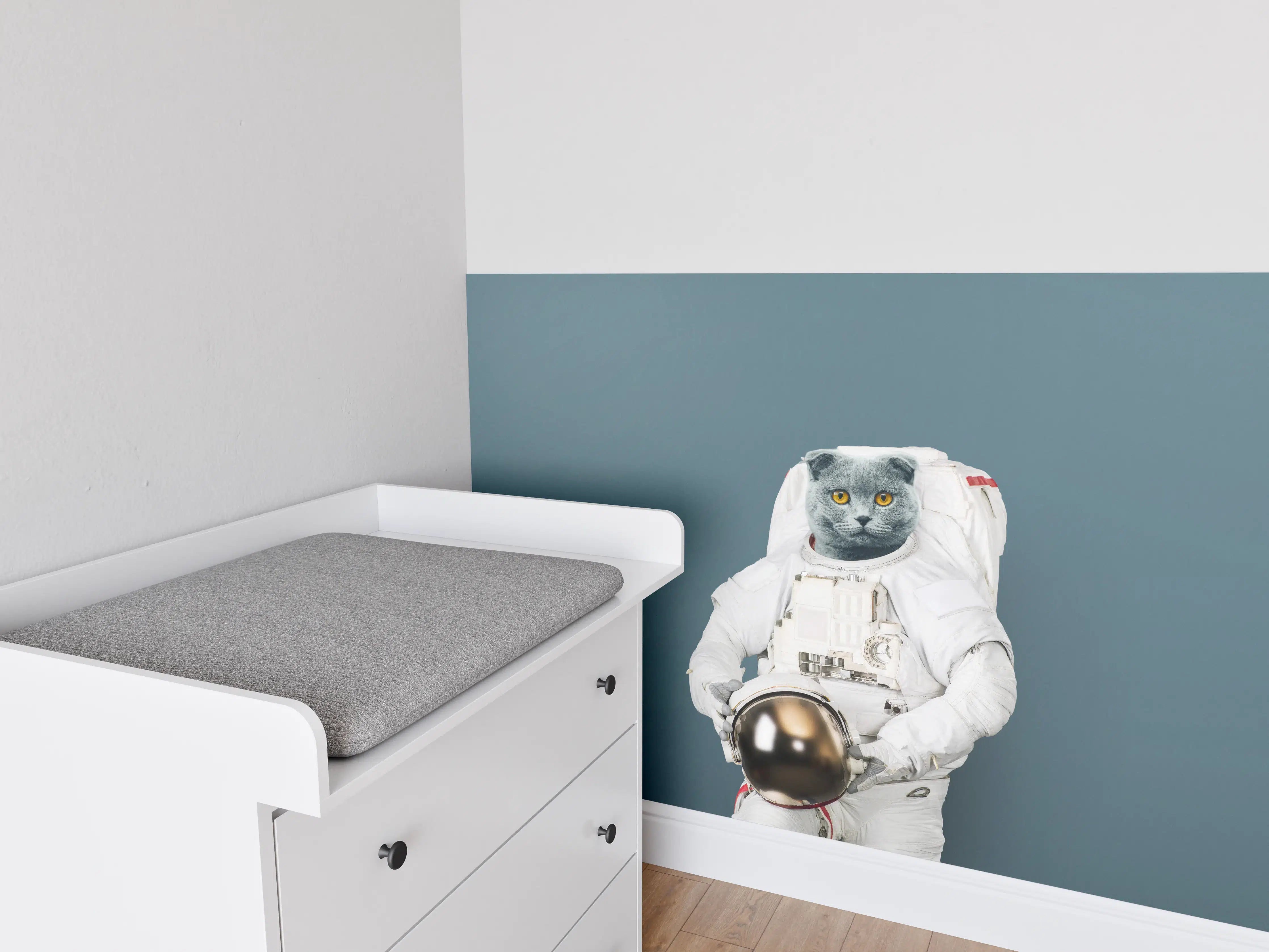 Babyzimmer Wandgestaltung - Katzen-Astronaut Grau-Helm