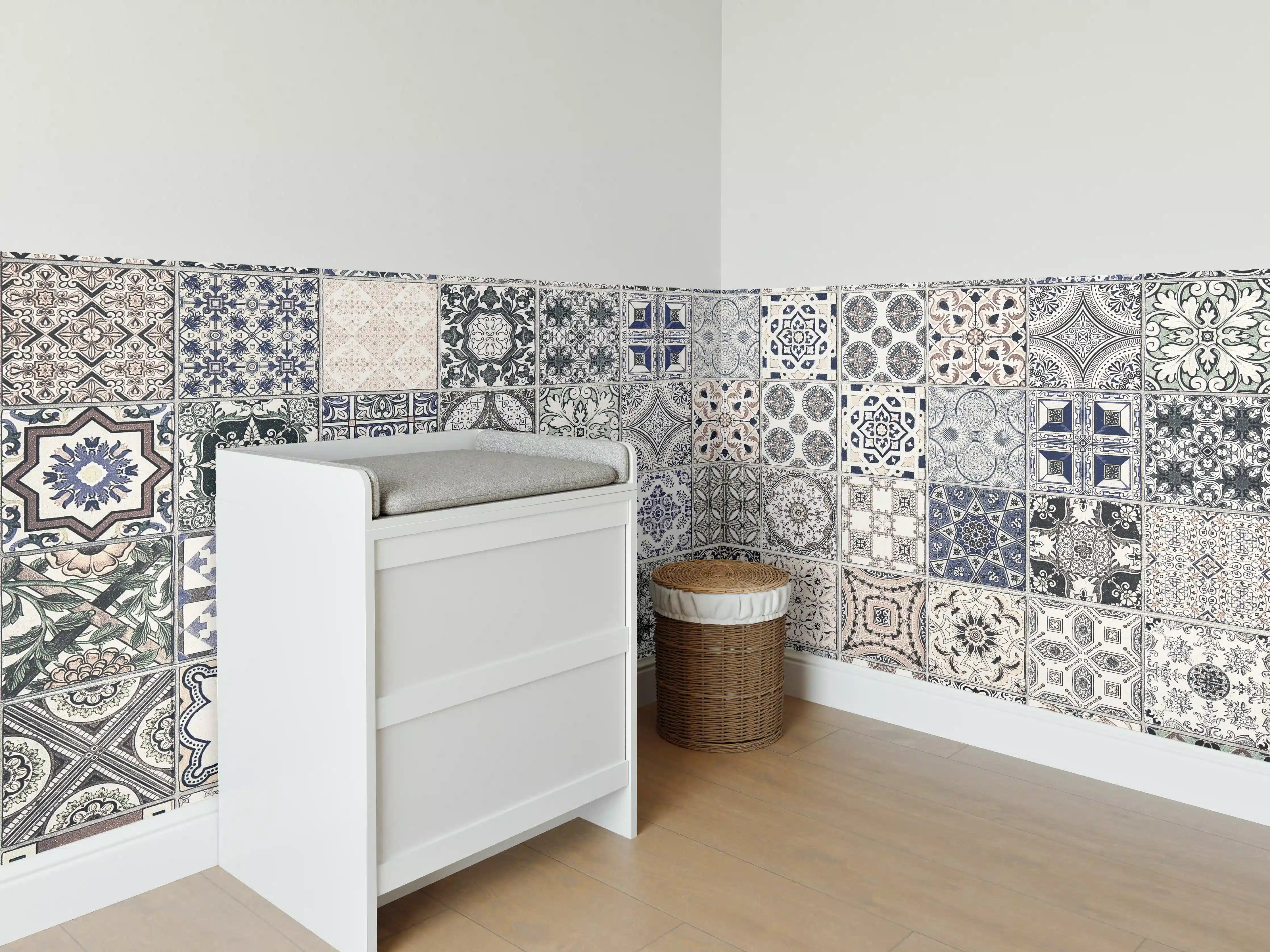 Babyzimmer Wandgestaltung - Keramik-Patchwork im arabischen Stil